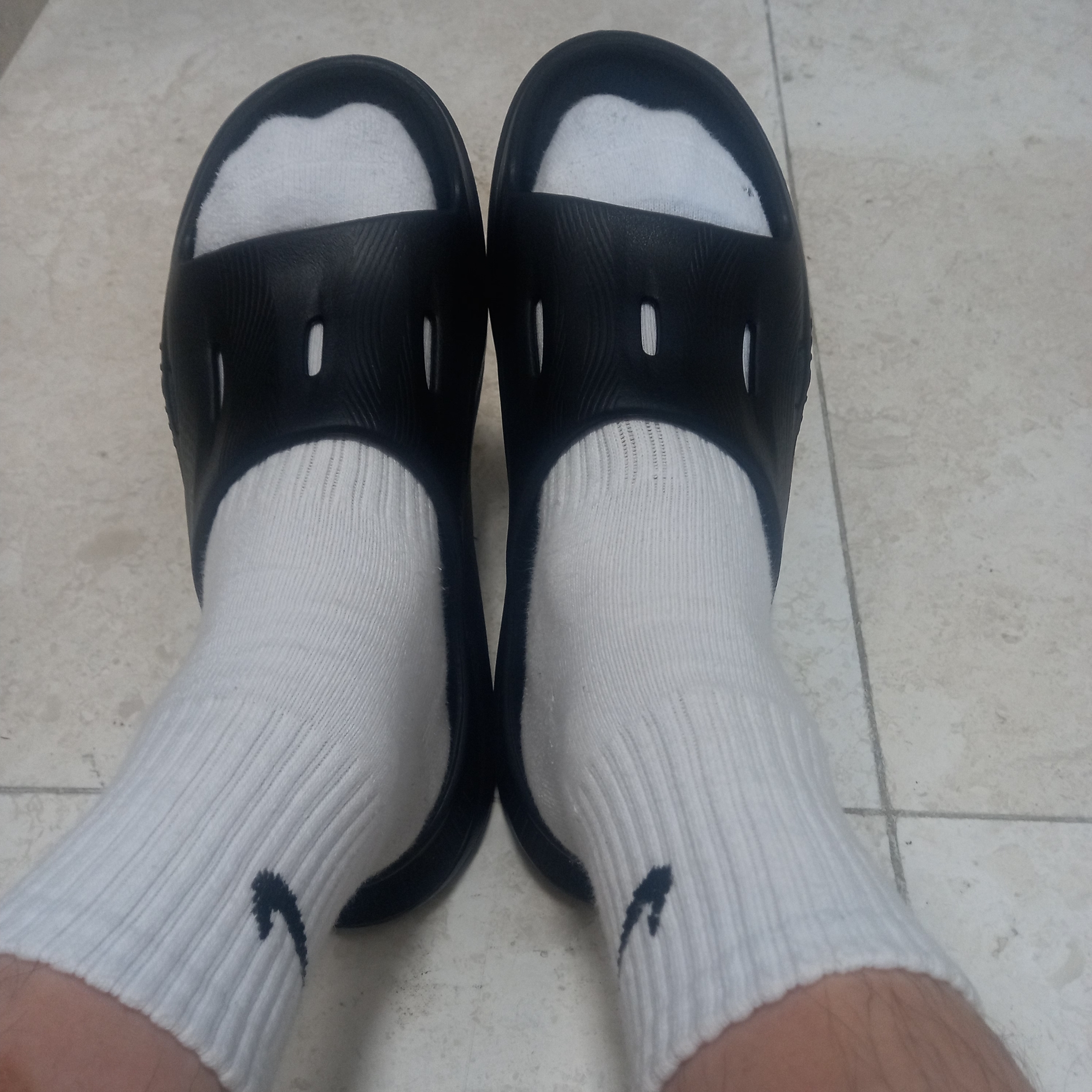 Hoka Ora Recovery Slide 3 Black, Nike x Stussy Shorts Black (FJ9167-010) 착용 스타일 - 6