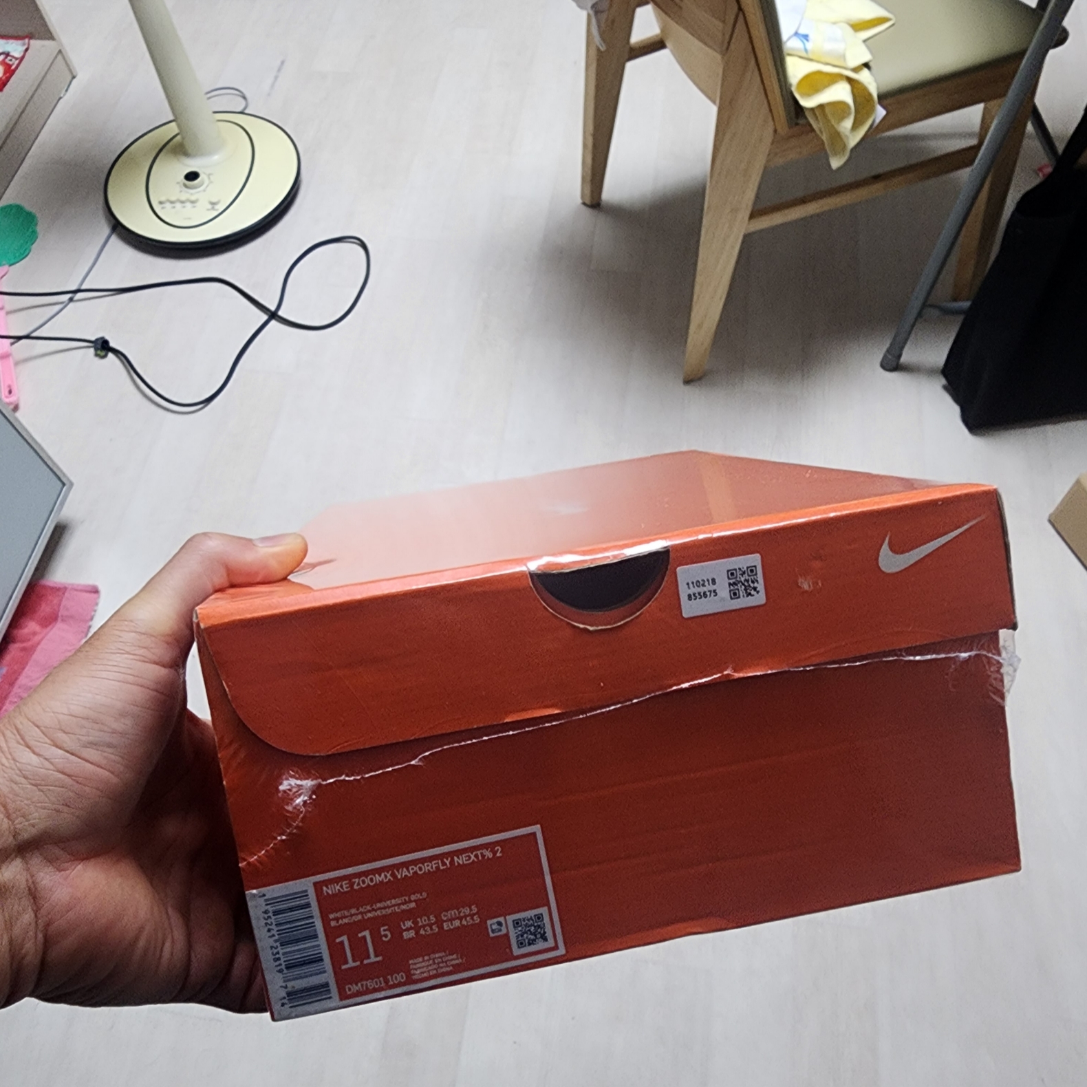 Nike ZoomX Vaporfly Next% 2 BRS White University Gold 착용 스타일 - 4