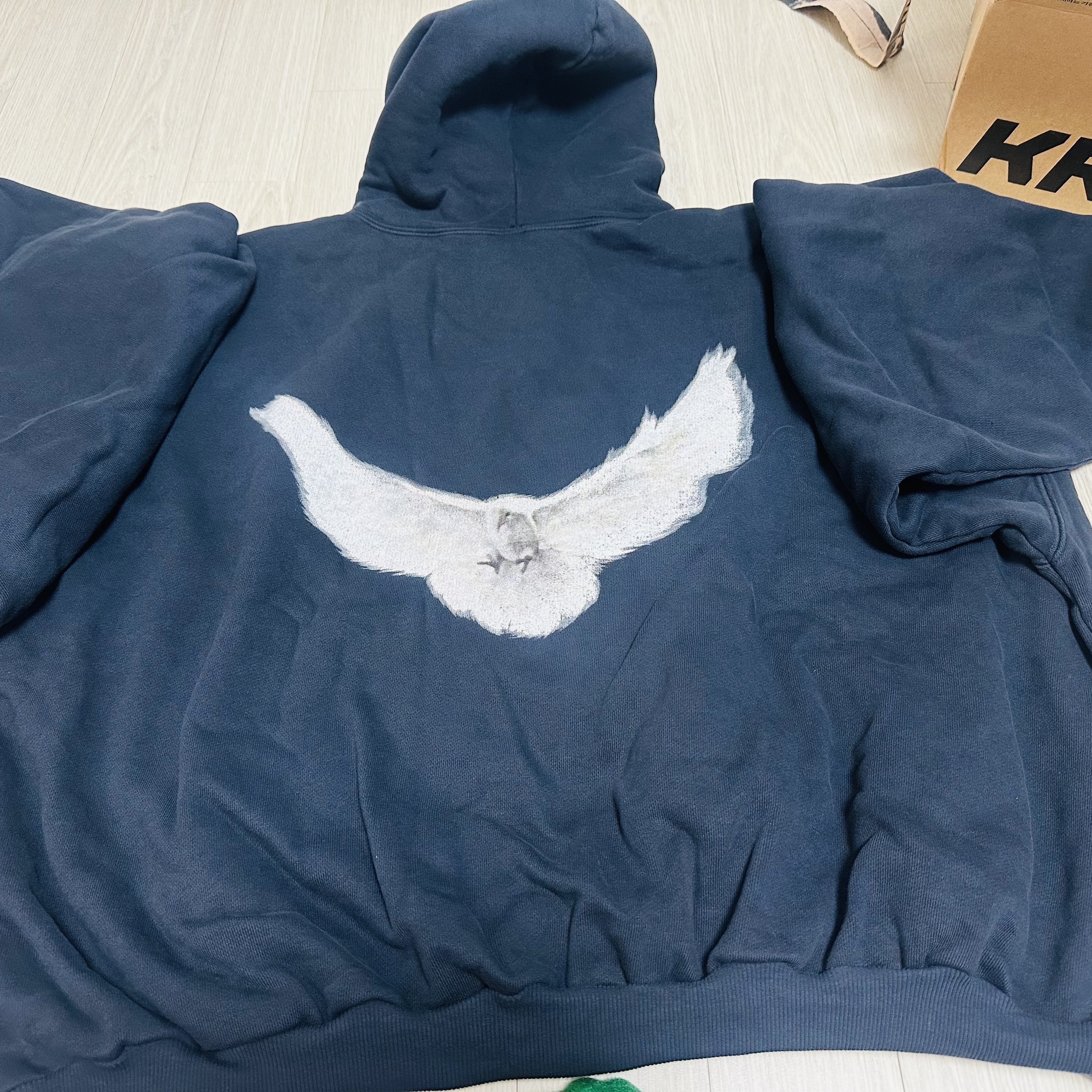 Yeezy Gap Engineered By Balenciaga Dove Hoodie Washed Black 착용 스타일