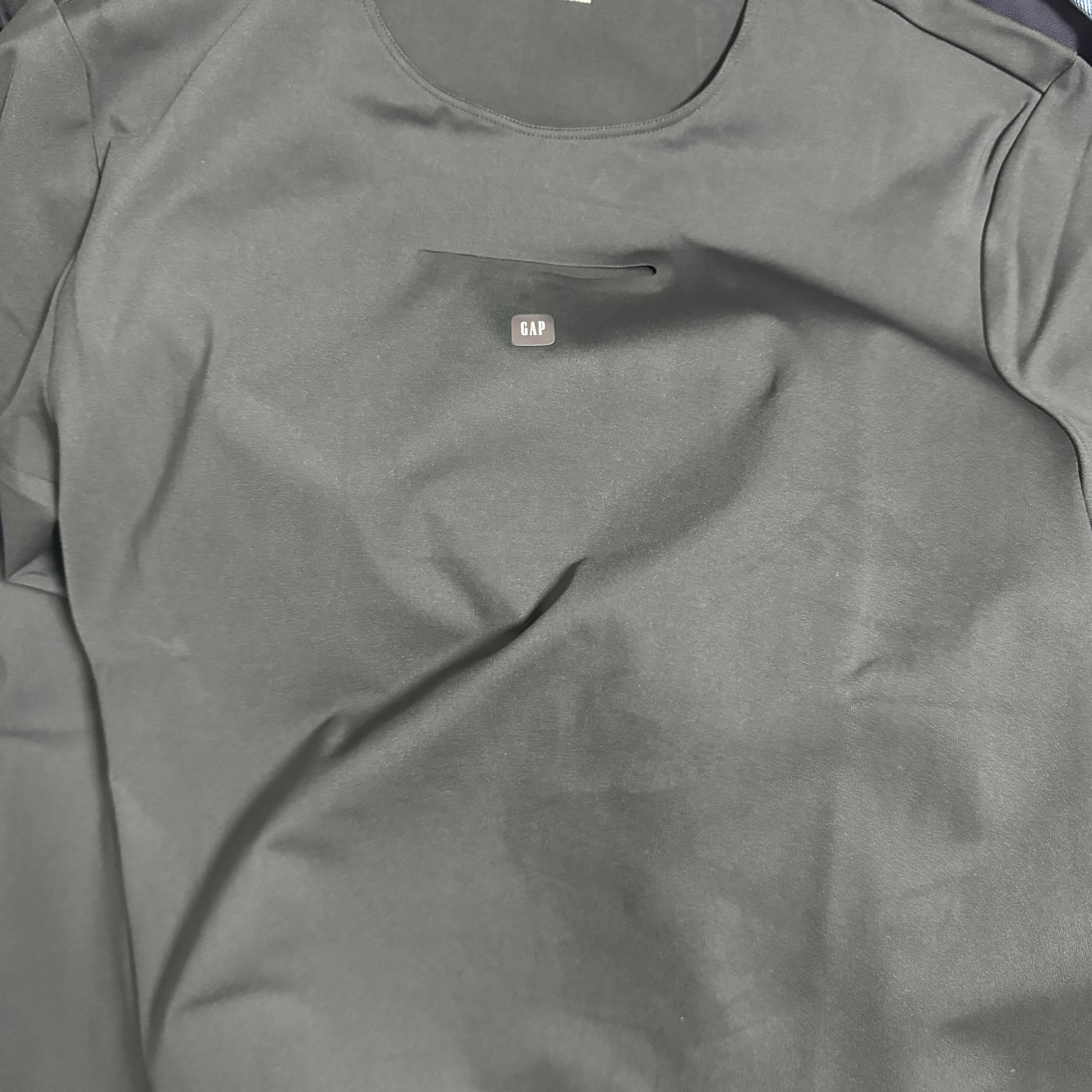 Yeezy Gap Engineered By Balenciaga Long-Sleeve Second Skin Black 착용 스타일