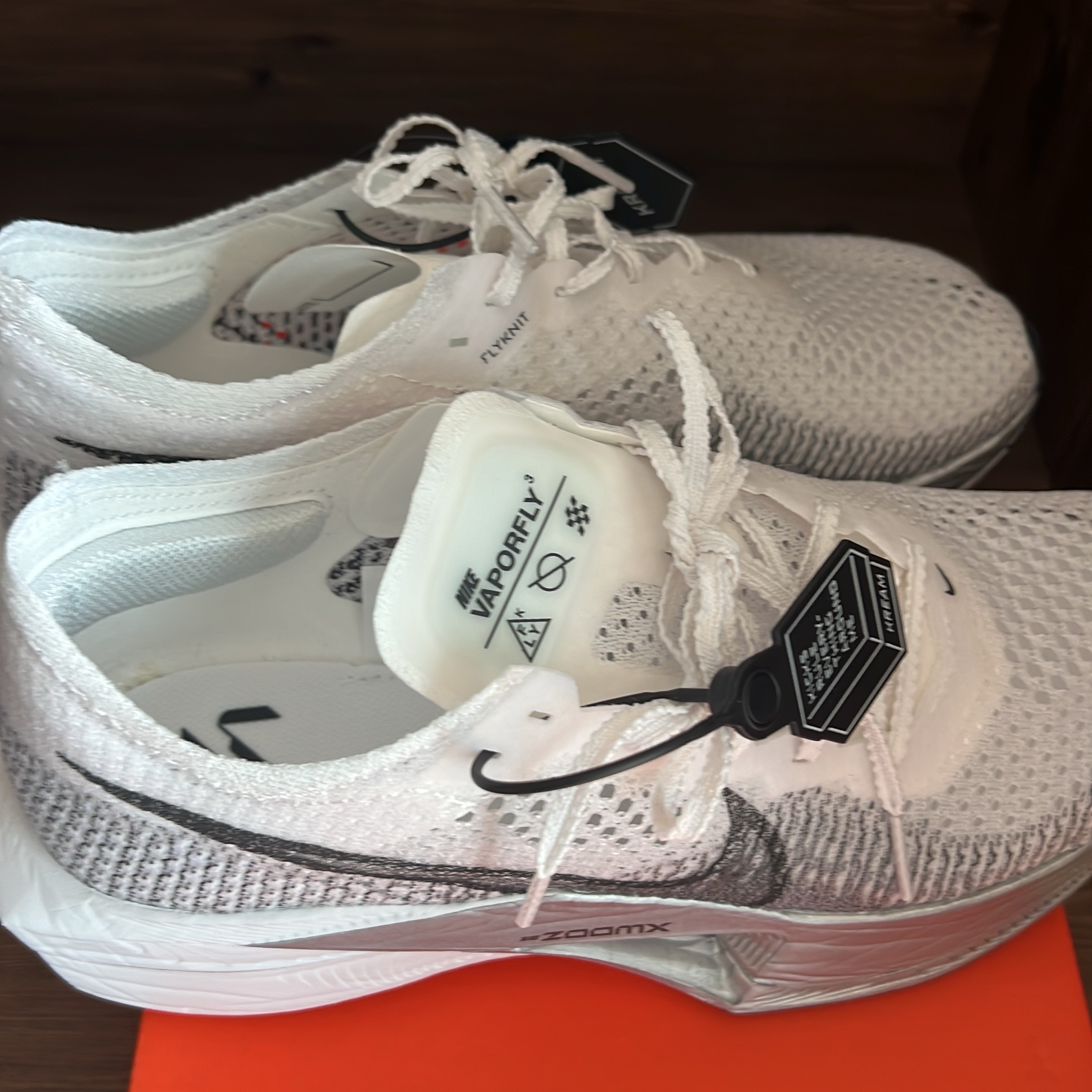 Nike ZoomX Vaporfly Next% 3 White Grey 착용 스타일
