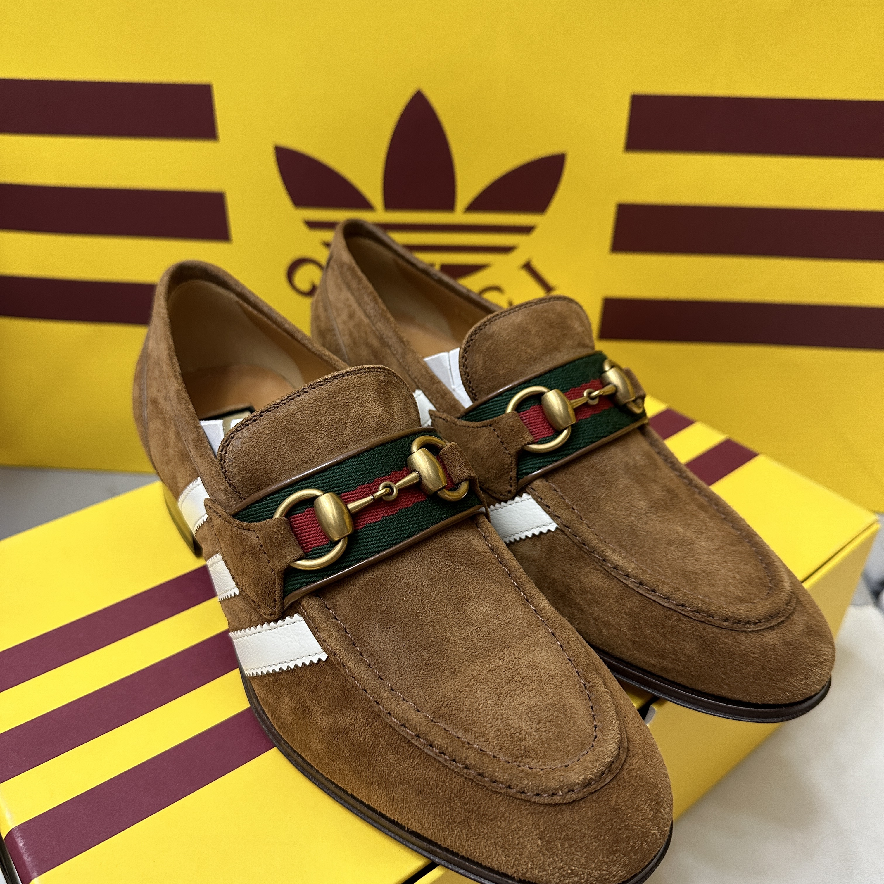 (W) Adidas x Gucci Loafer Light Brown Suede 착용 스타일