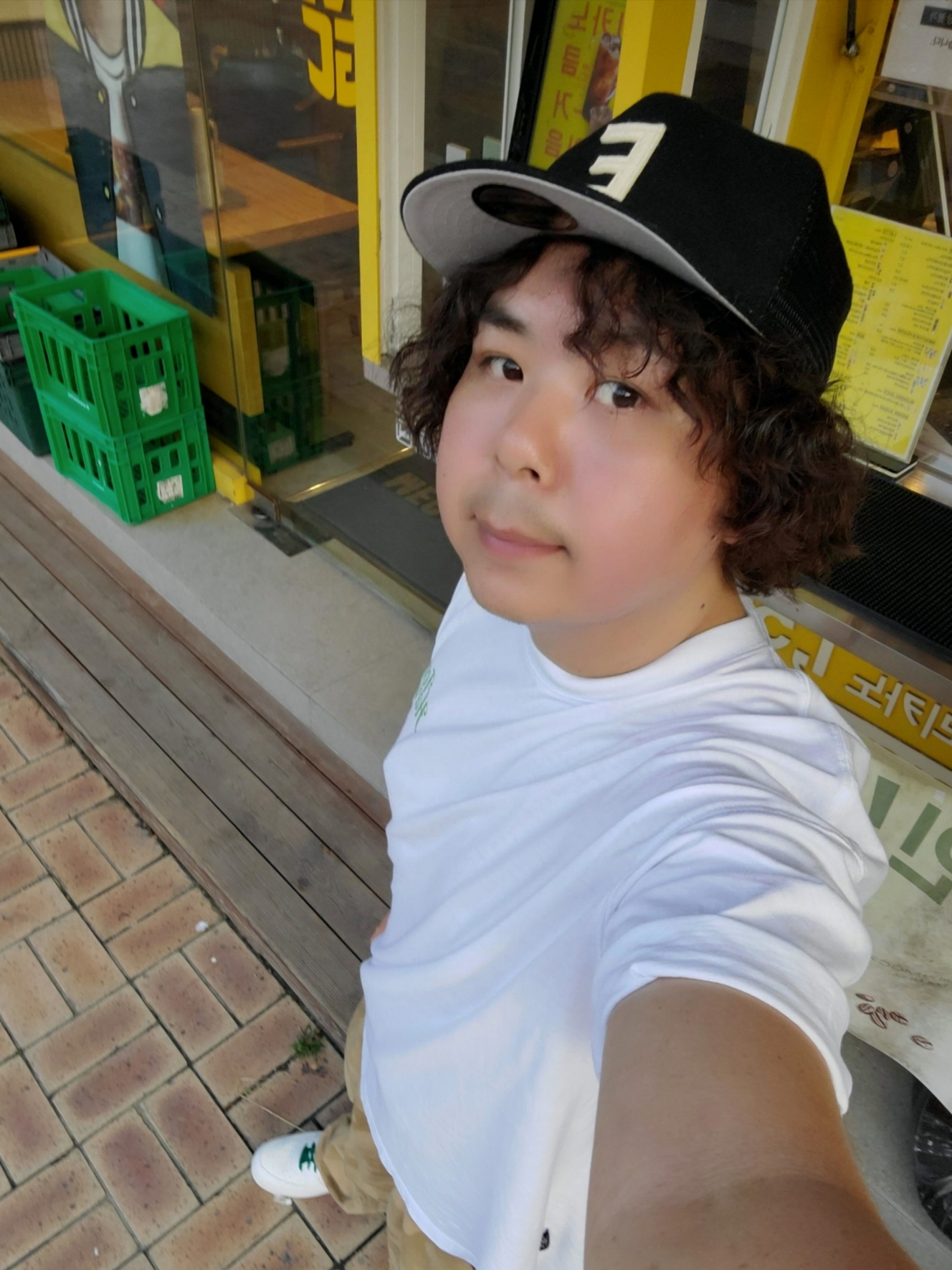 Essentials x New Era E Trucker Cap Black, Nike Air Force 1 '07 LV8 EMB White Malachite 착용 스타일 - 2