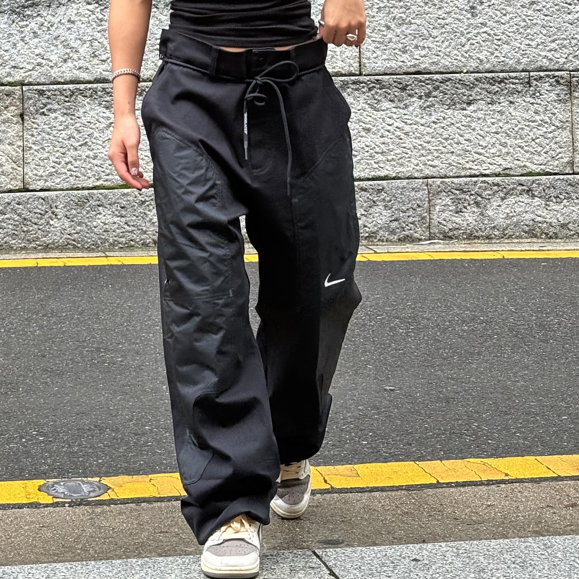 Nike x Off-White NRG Pants Black 착용 스타일 - 4