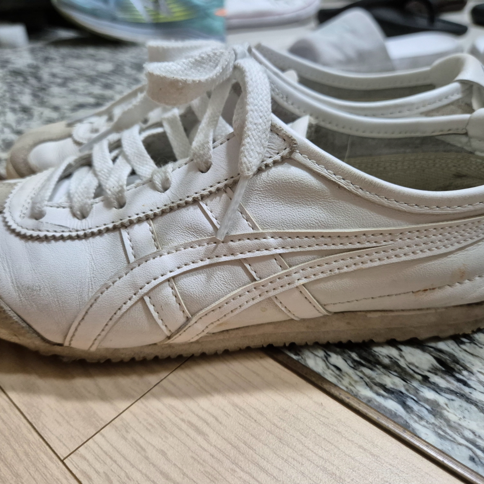 Onitsuka Tiger Mexico 66 White White 착용 스타일 - 1