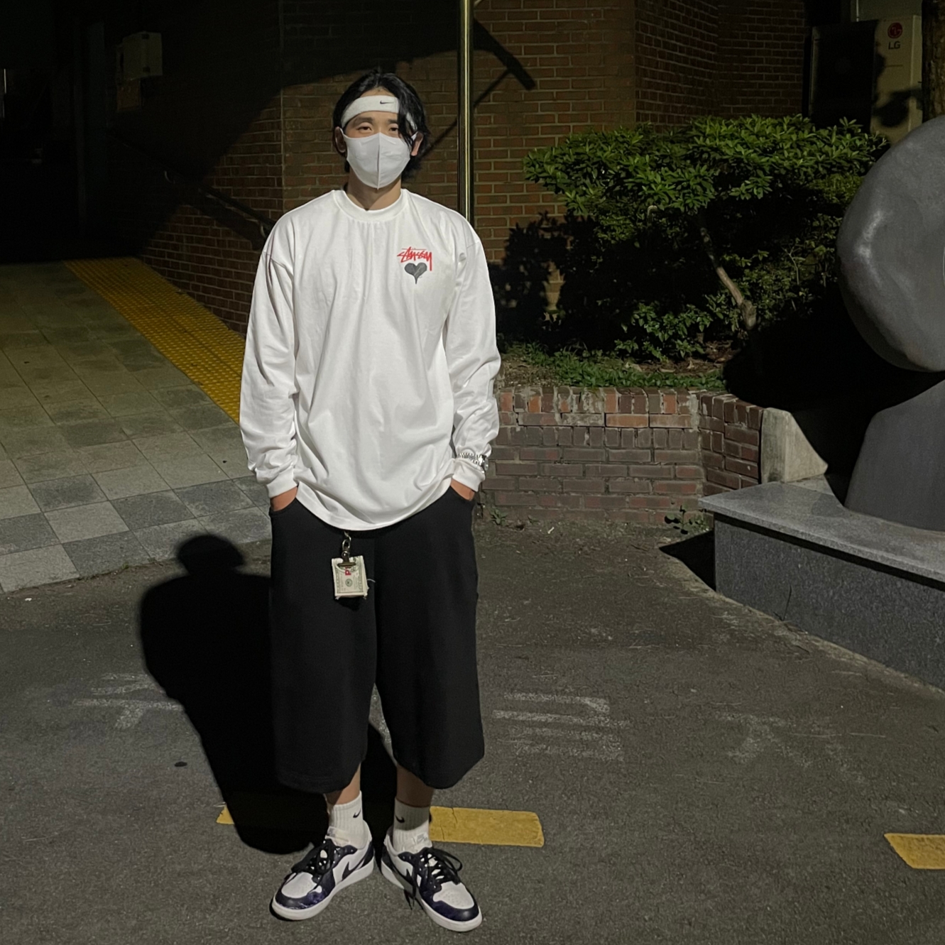 Jordan 1 Low OG Neutral Grey, MJD Cargo Denim Bermuda Pants Black 착용 스타일
