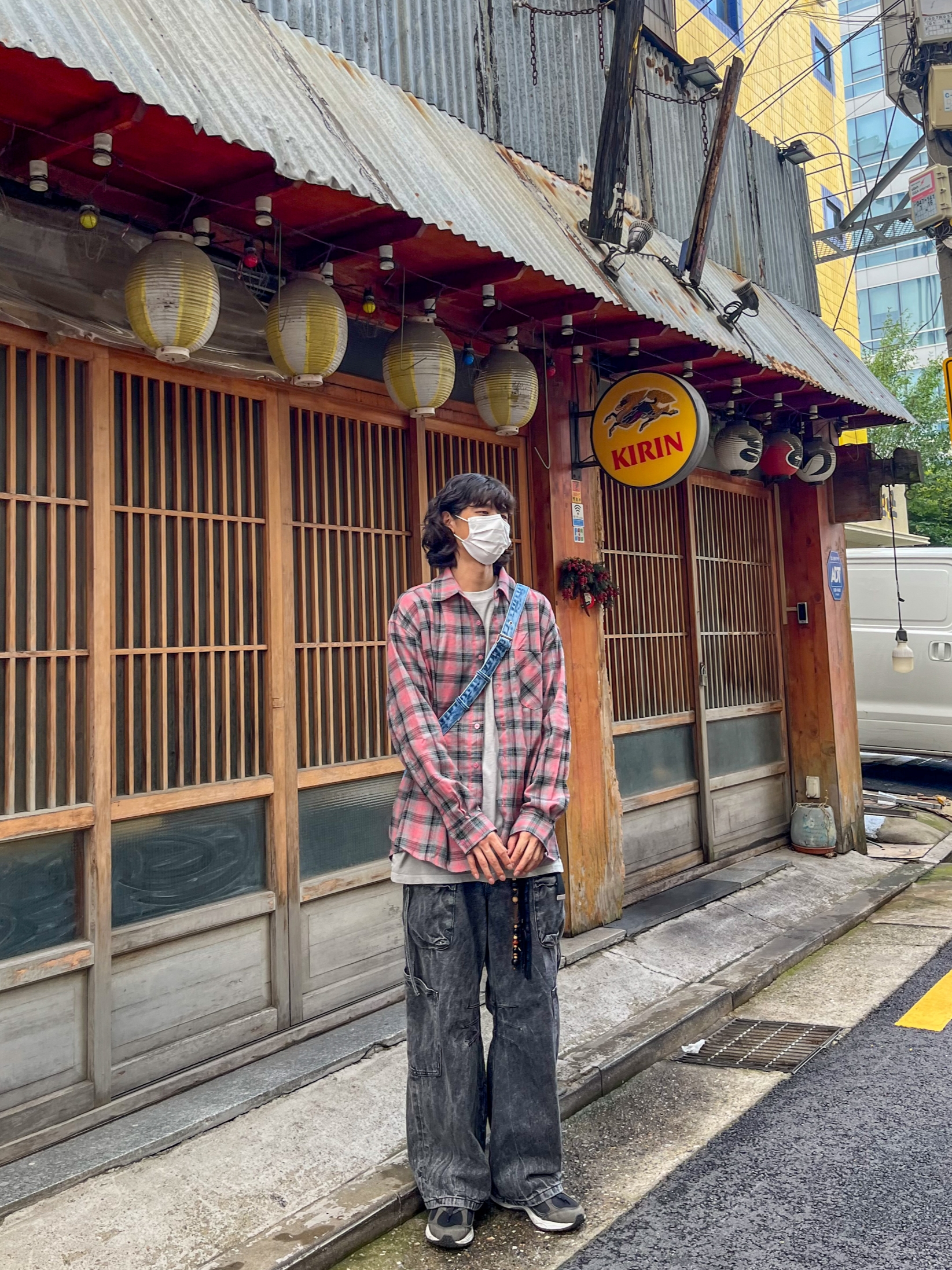 New Balance 2002R Gore-Tex Eclipse 착용 스타일 - 1