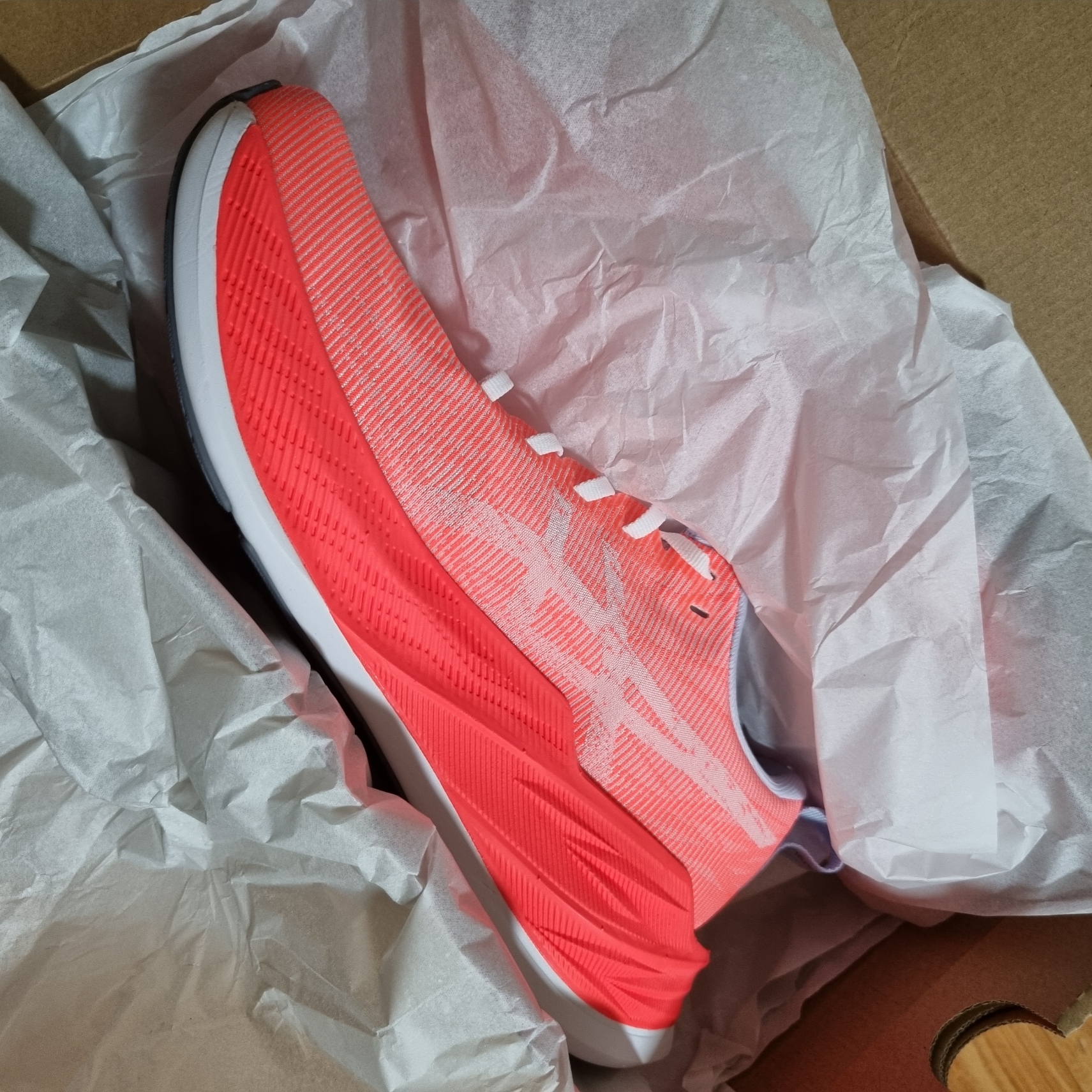 Asics Superblast White Sunrise Red 착용 스타일