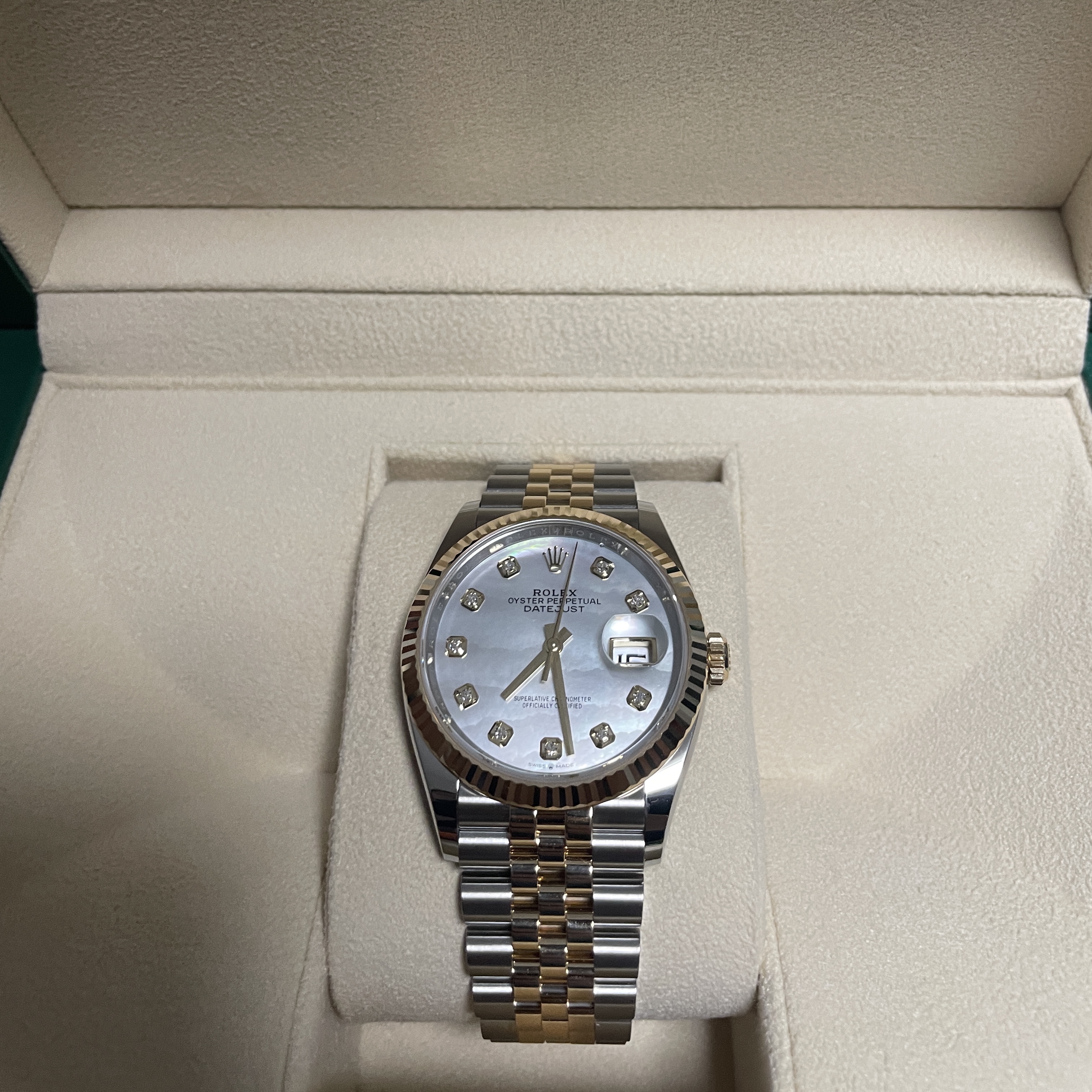Rolex Datejust 36mm 126233 MoP Diamond-Set Jubilee 착용 스타일