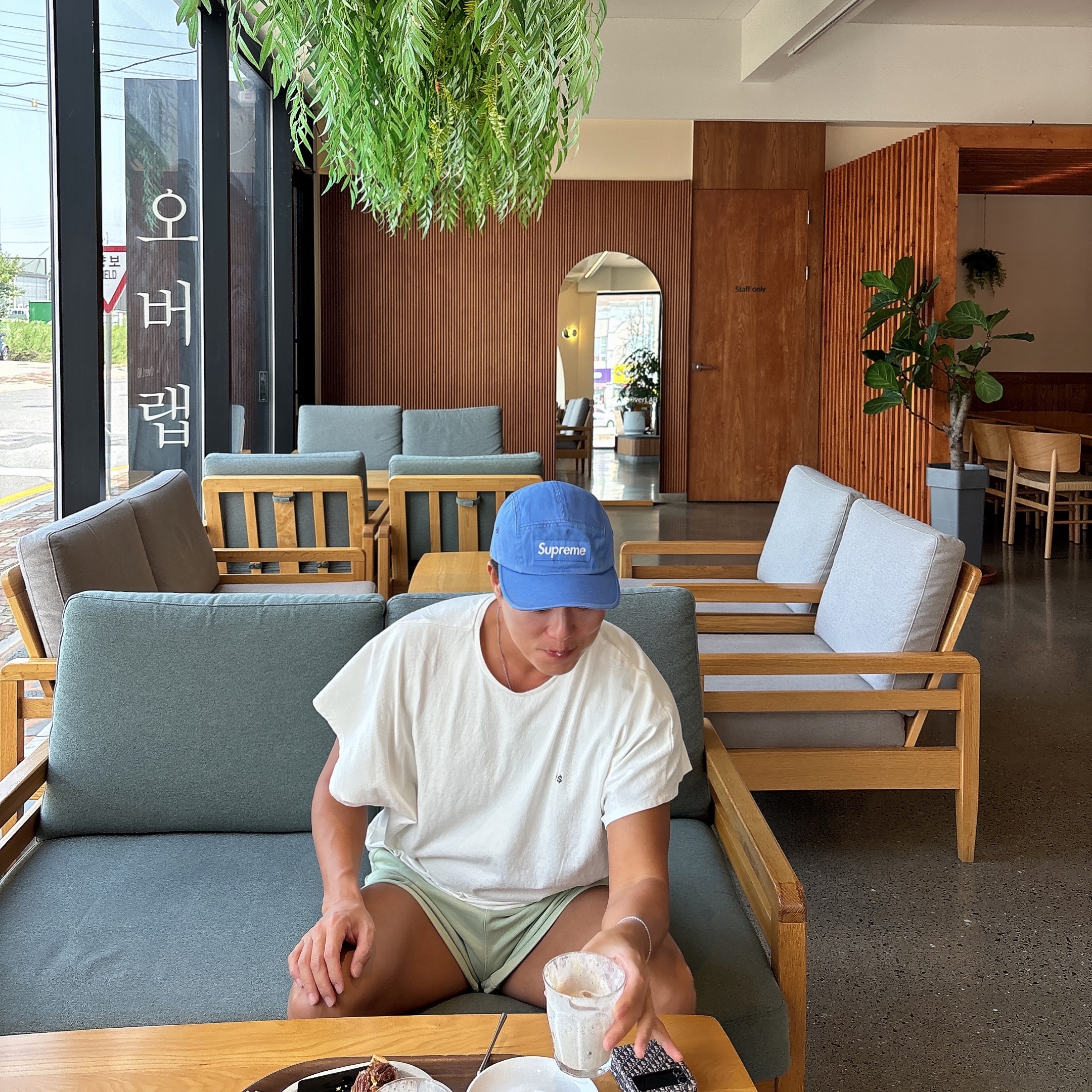 Supreme Washed Chino Twill Camp Cap Light Royal - 24SS 착용 스타일 - 3