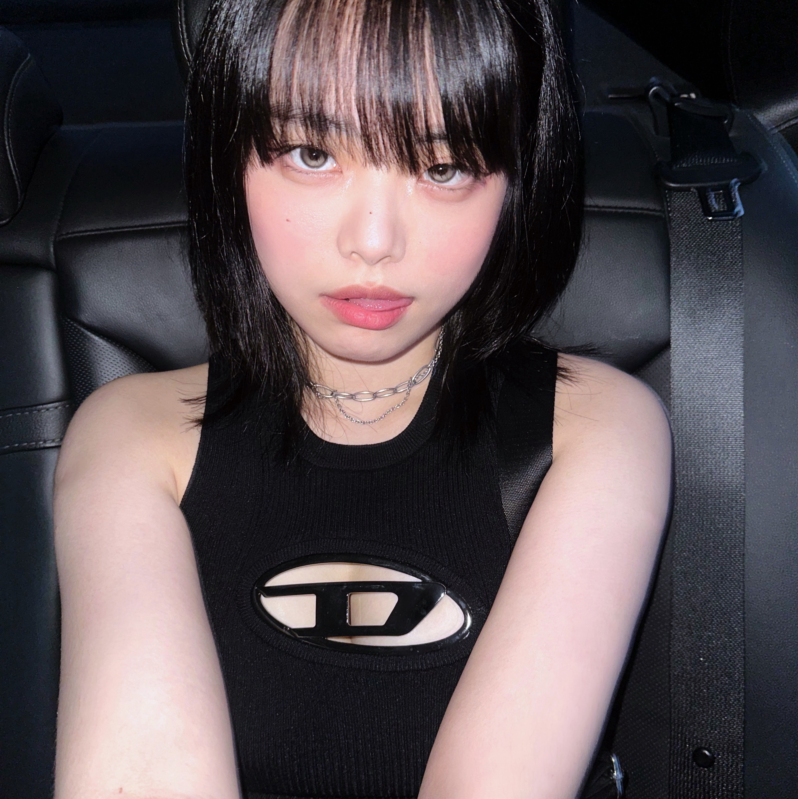 (W) Diesel M-Onerva-Top Cut-Out Knit Top with Logo Plaque Black Black 착용 스타일 - 3