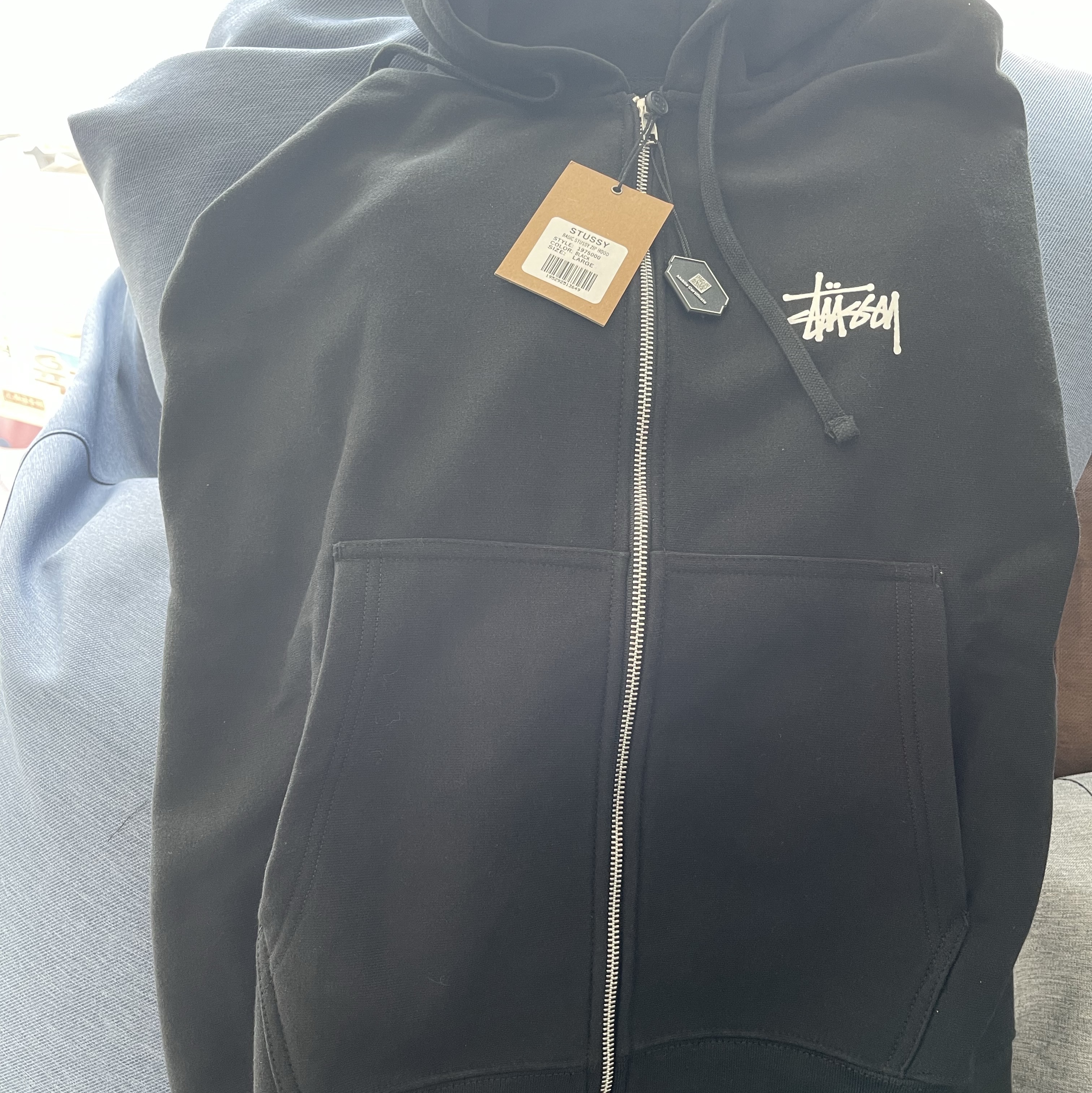 Stussy Basic Zip Hoodie Black 착용 스타일 - 2
