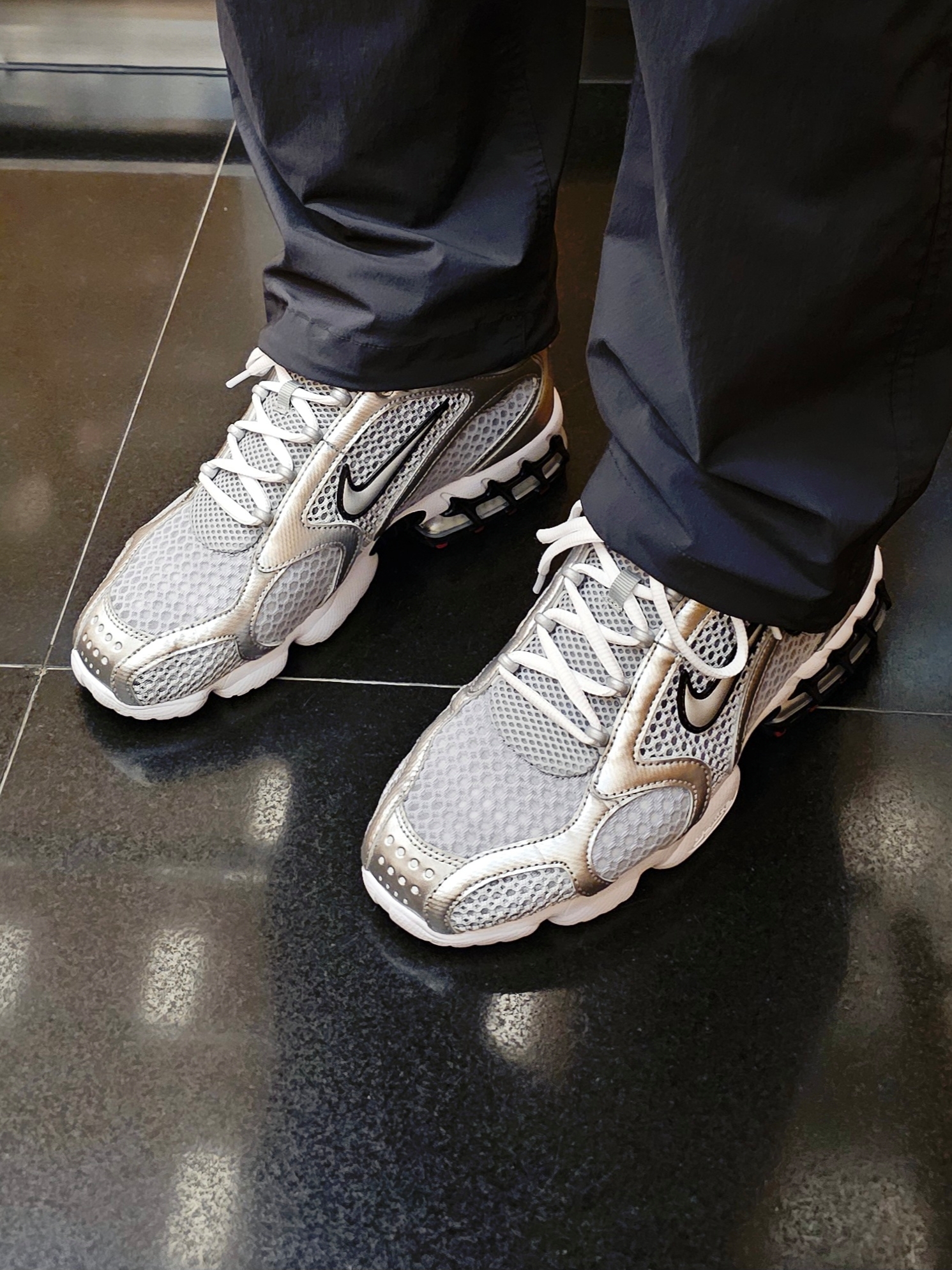 Nike Air Zoom Spiridon Cage 2 Metallic Silver 착용 스타일 - 4