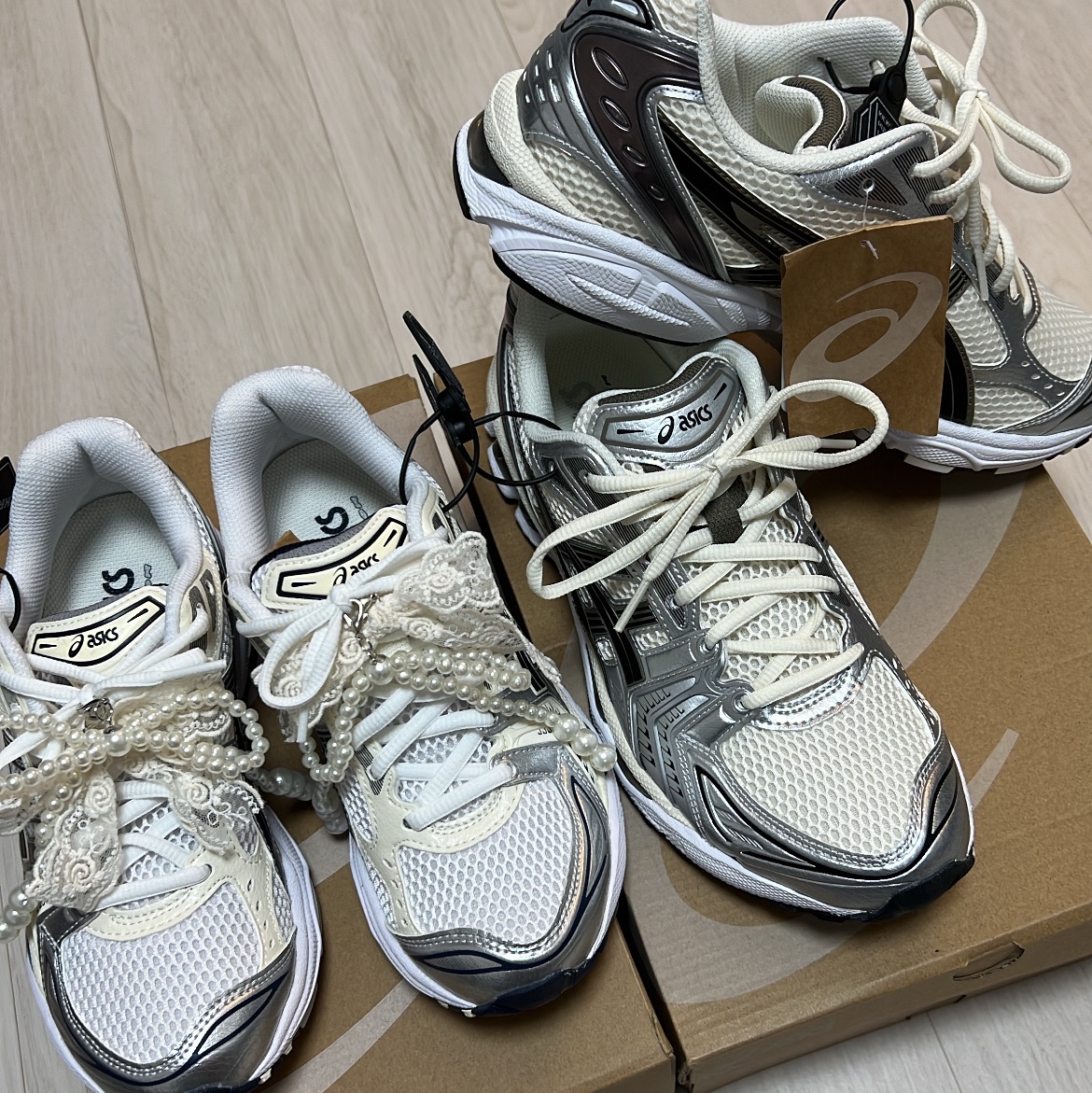 Asics Gel-Kayano 14 Cream Black, (W) Asics Gel-Kayano 14 White Midnight 착용 스타일 - 1