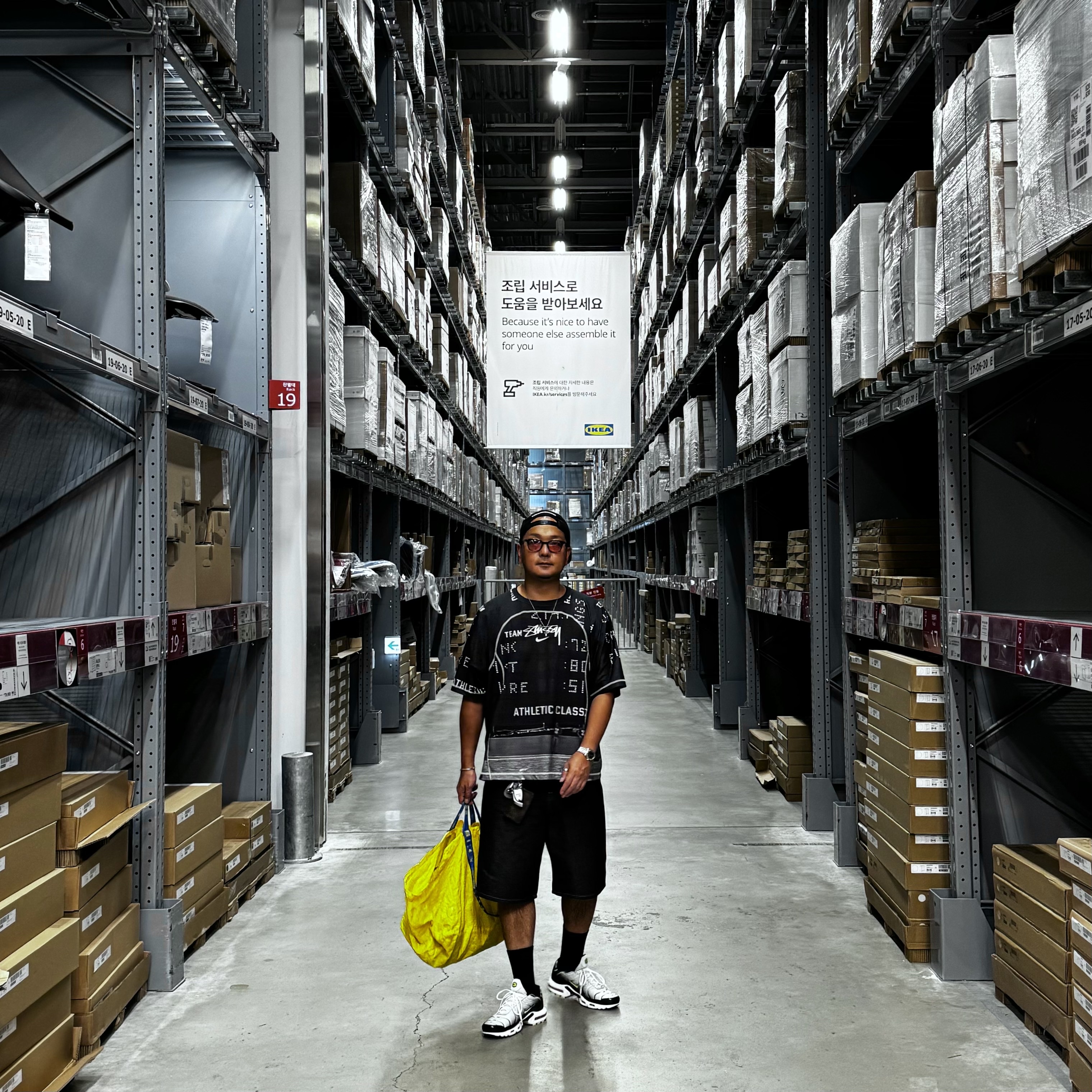 Nike x Stussy UV Crew Black (FZ5759-010), Stussy Denim Big OL' Shorts Rinsed Indigo 착용 스타일 - 1