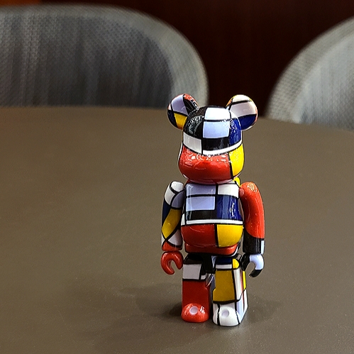 Bearbrick Piet Mondrian 100％ & 400％ Set, Bearbrick Paul Gauguin Where Do We Come From? What Are We? Where Are We Going? 100％ & 400％ Set 착용 스타일 - 1