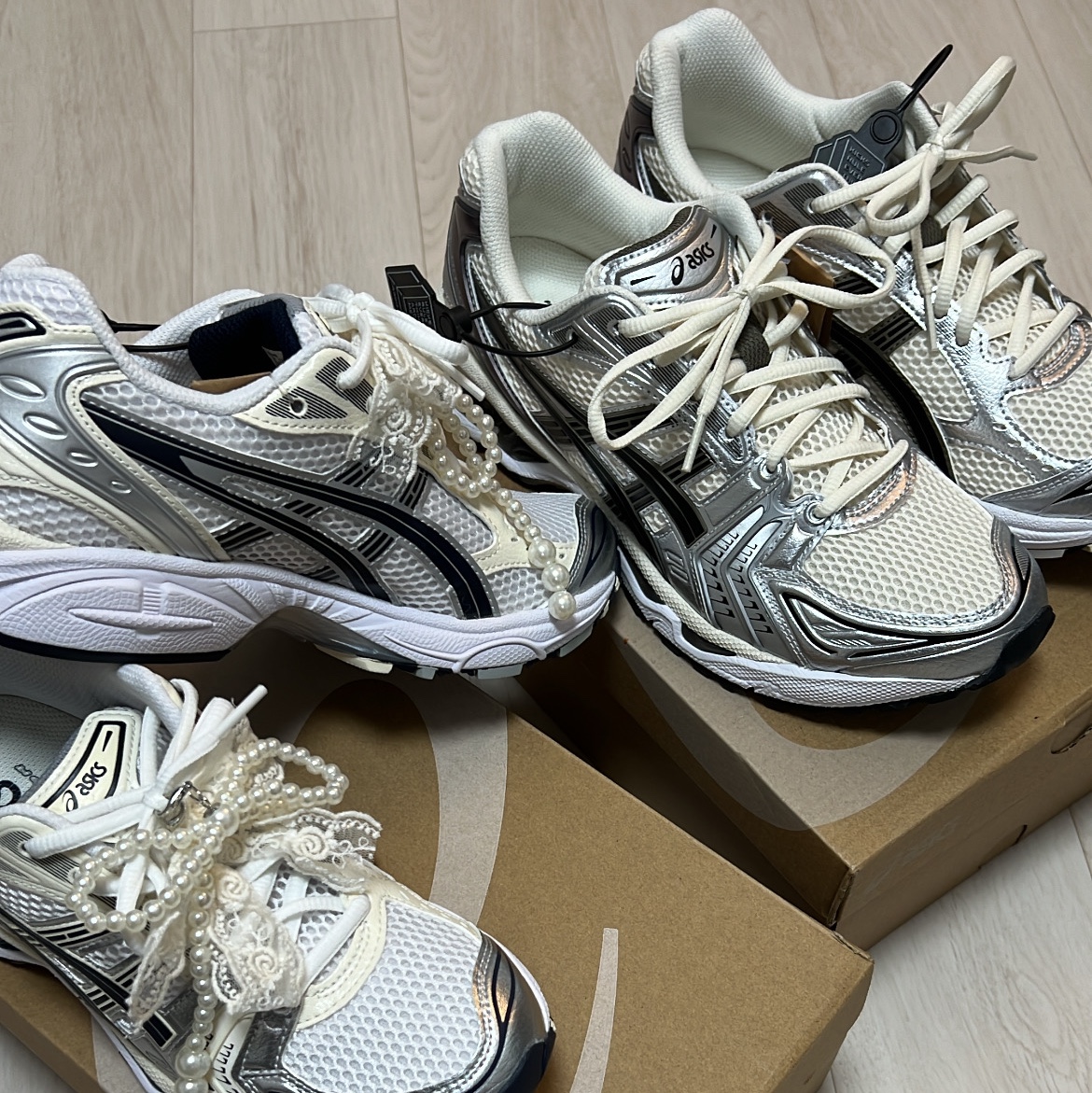 Asics Gel-Kayano 14 Cream Black, (W) Asics Gel-Kayano 14 White Midnight 착용 스타일 - 3