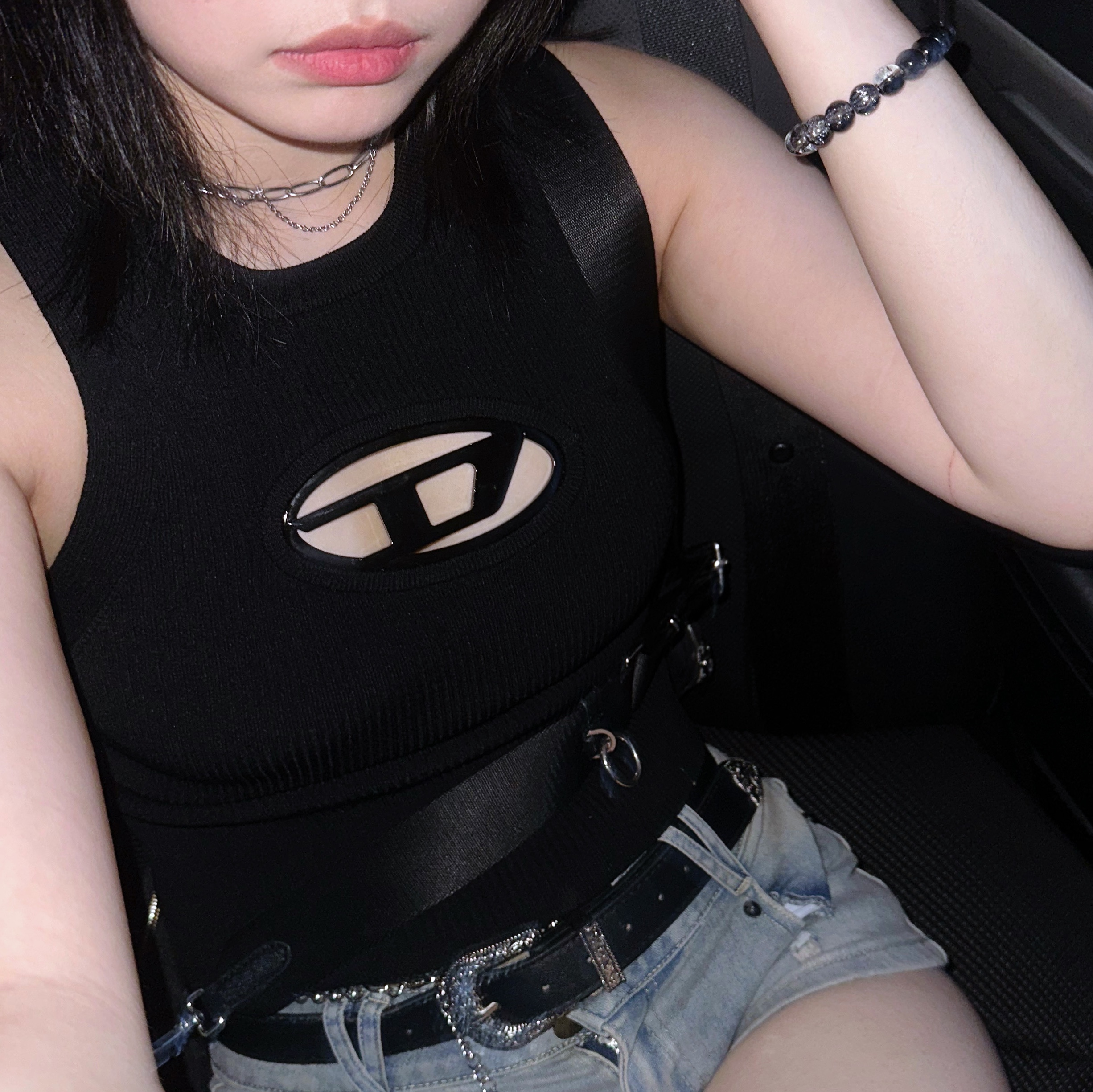 (W) Diesel M-Onerva-Top Cut-Out Knit Top with Logo Plaque Black Black 착용 스타일 - 2