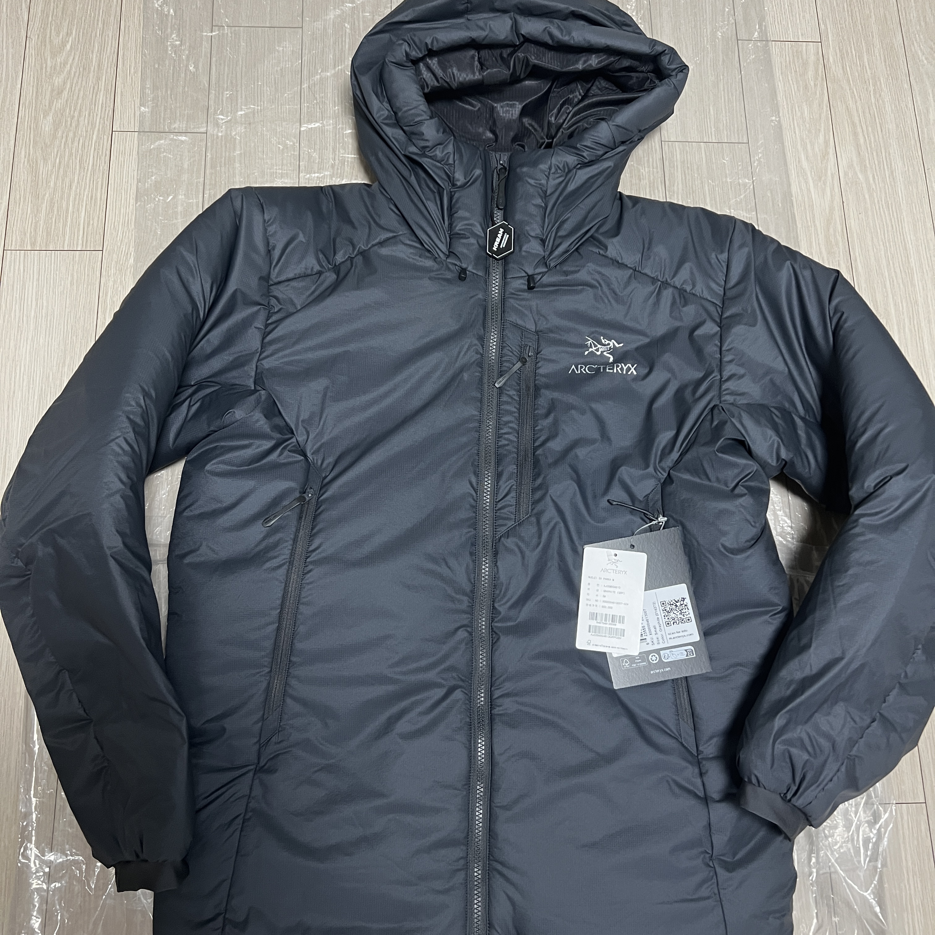 Arc'teryx Nuclei SV Parka Graphite 착용 스타일