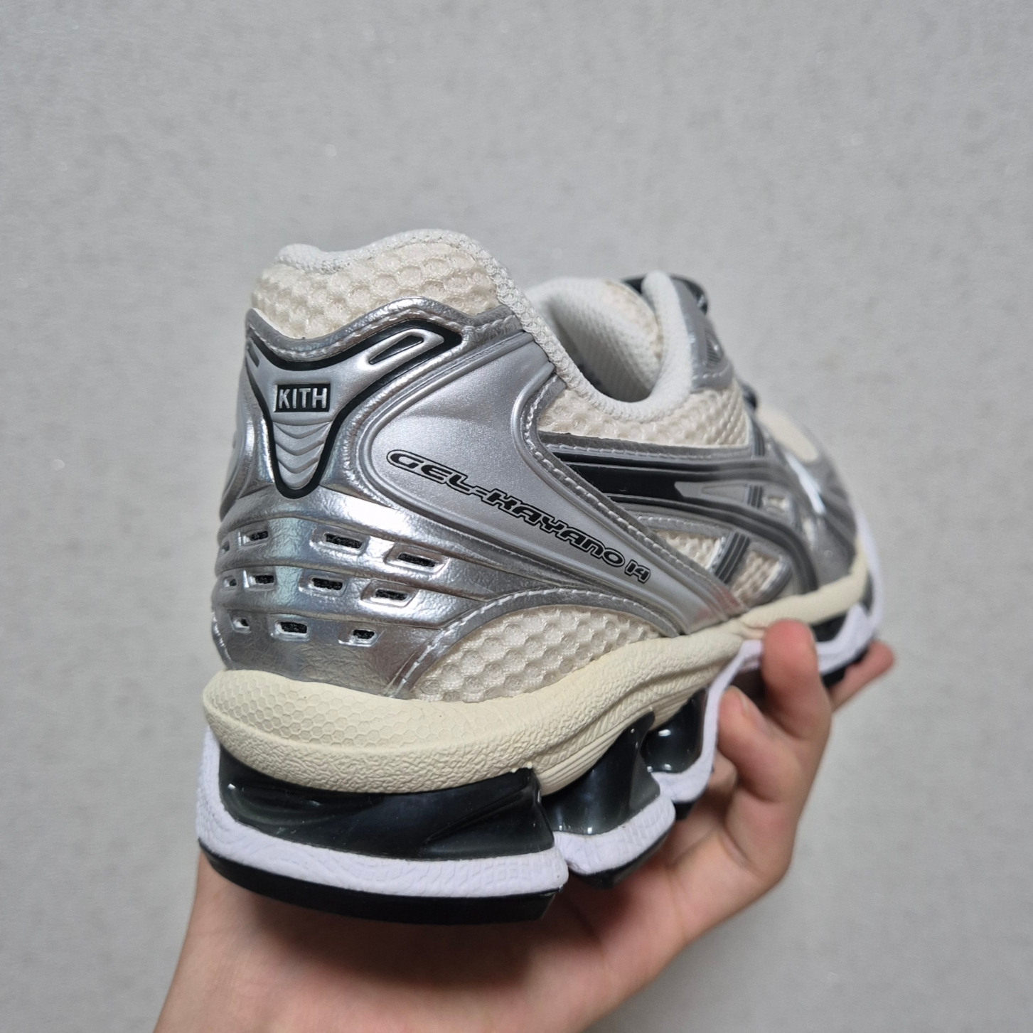 Asics x Kith Gel-Kayano 14 Cream Scarab 착용 스타일 - 2
