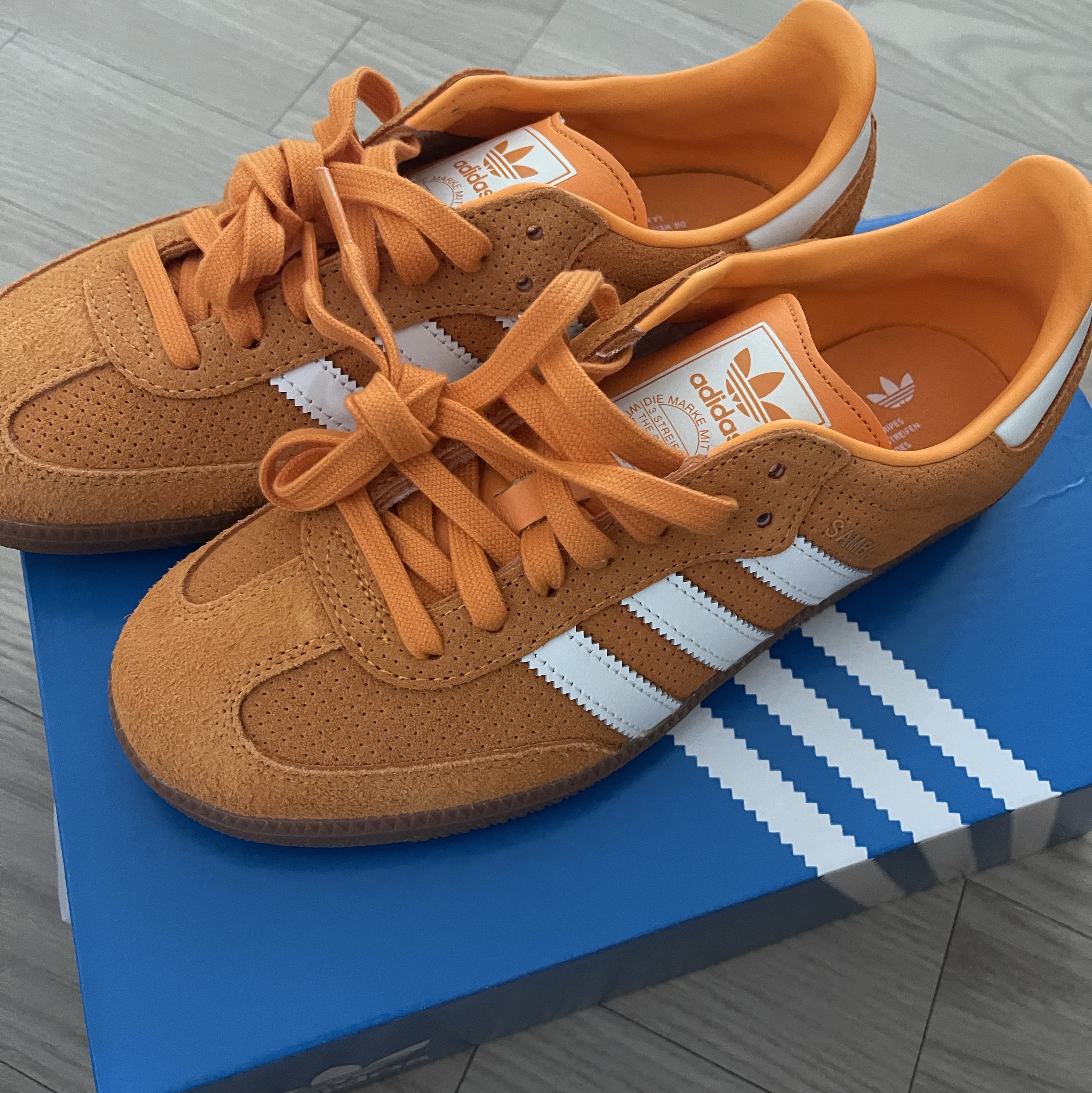 Adidas Samba OG Orange Rush 착용 스타일 - 1
