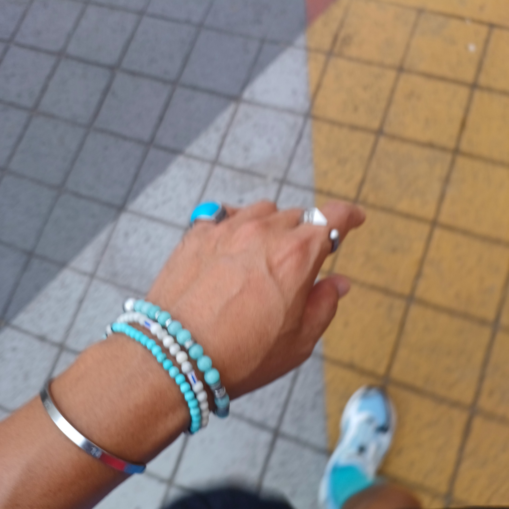 Haleine Metal Piercing Ring (VA218), Haleine Gemstone Metal Bracelet Emerald (VA205) 착용 스타일