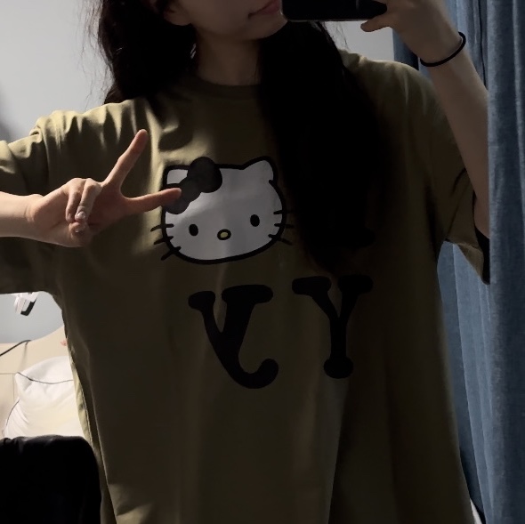 Open Yy x Hello Kitty T-Shirt Khaki - Exclusive 착용 스타일 - 2
