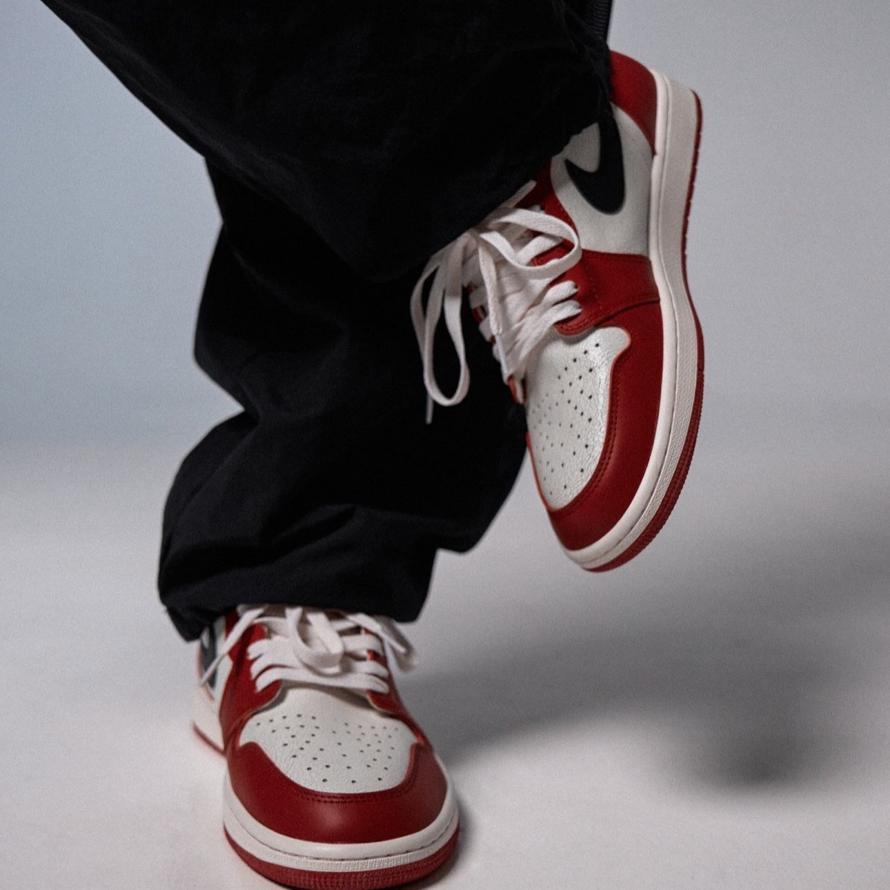 Jordan 1 Low Golf Chicago 착용 스타일 - 5
