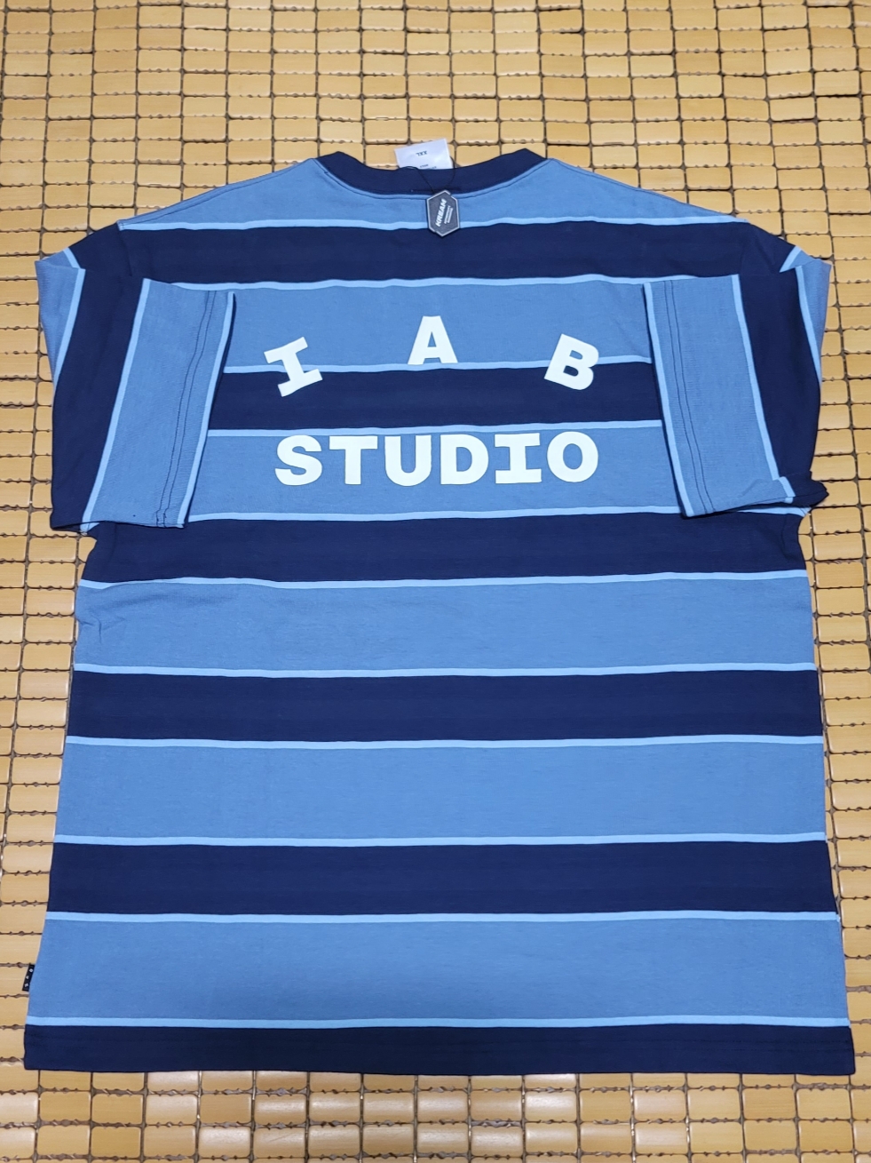 IAB Studio Striped T-Shirt Blue White 착용 스타일 - 2