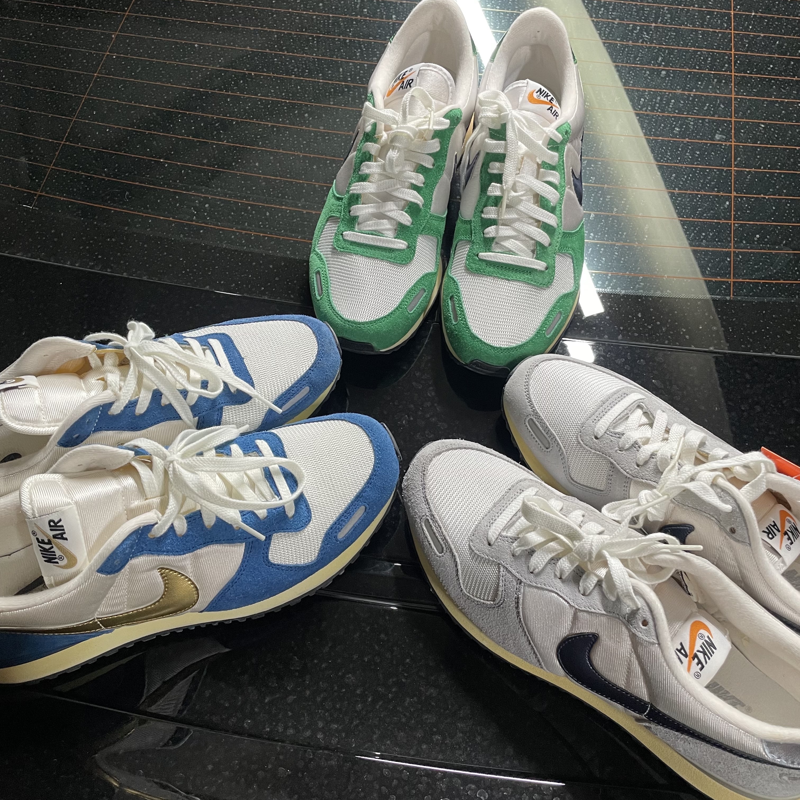 Nike Air Vortex VNTG Sail Metallic Gold, Nike Air Vortex VNTG White Wolf Grey 착용 스타일