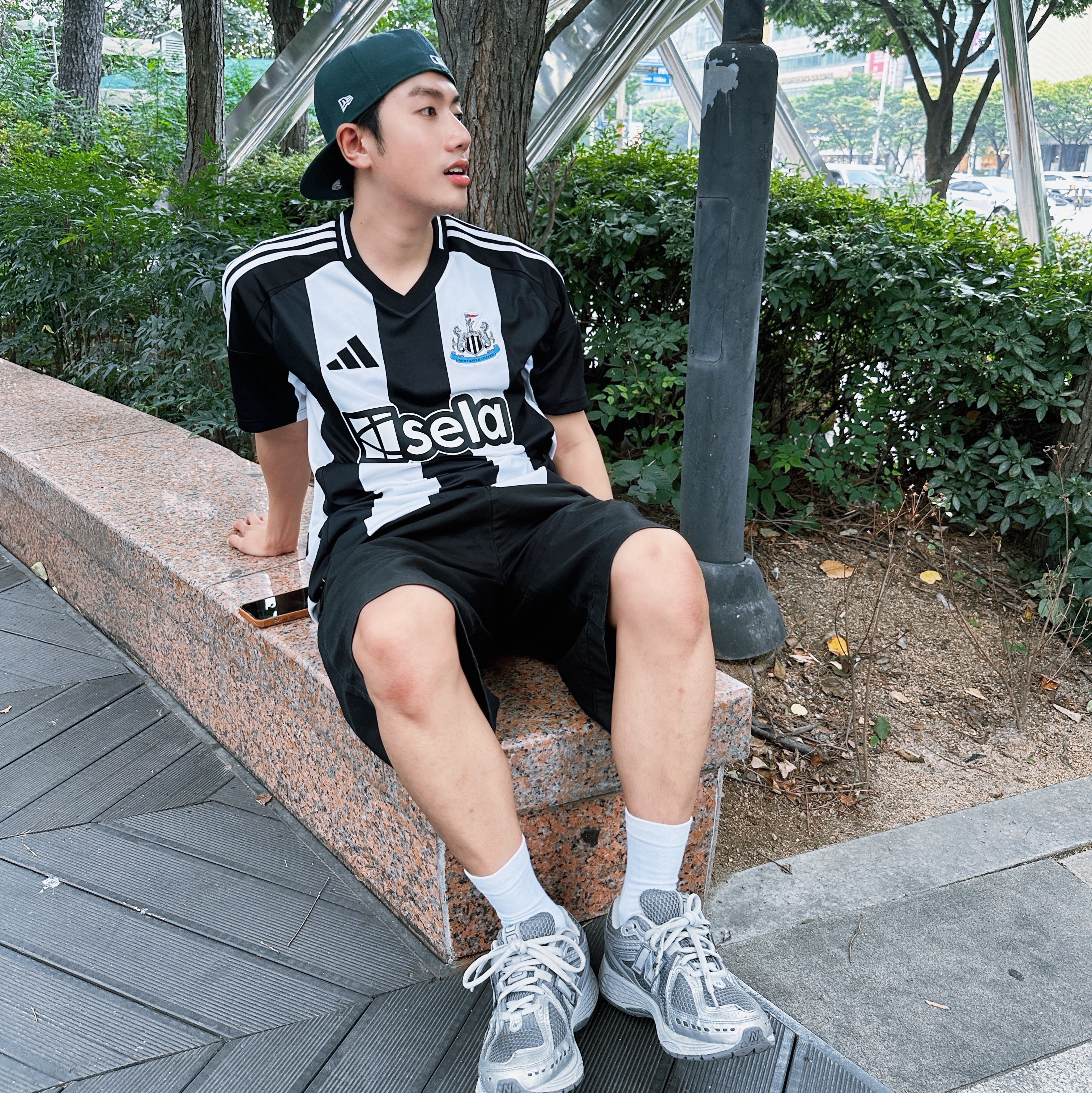Adidas Newcastle United FC 2024/25 Home Jersey Black White - KR Sizing (Non Marking Ver.), New Balance 1906R Harbor Grey Silver Metalic 착용 스타일