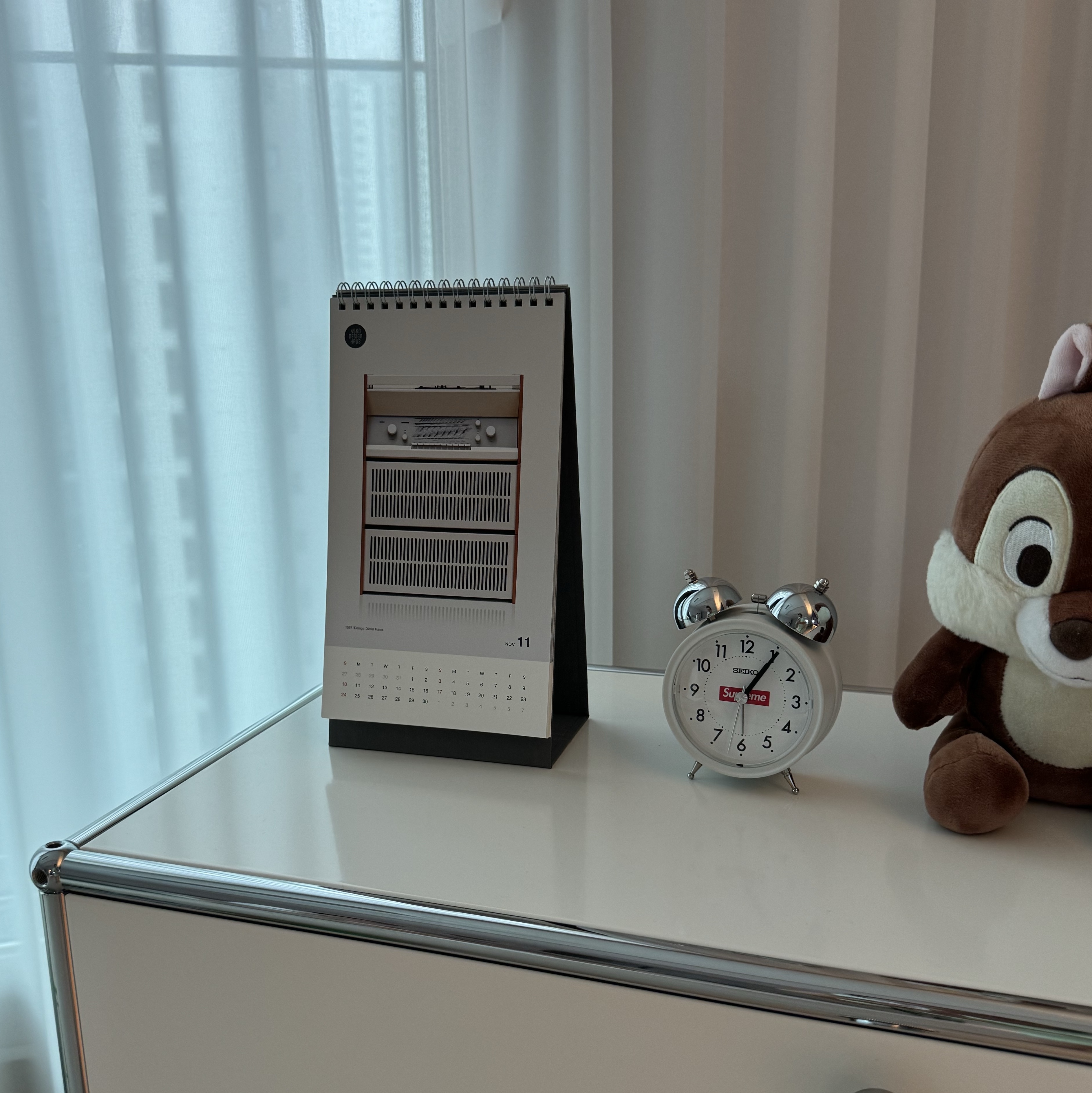 Supreme x Seiko Alarm Clock White - 22FW, USM Haller Storage 1x2 Cream 착용 스타일