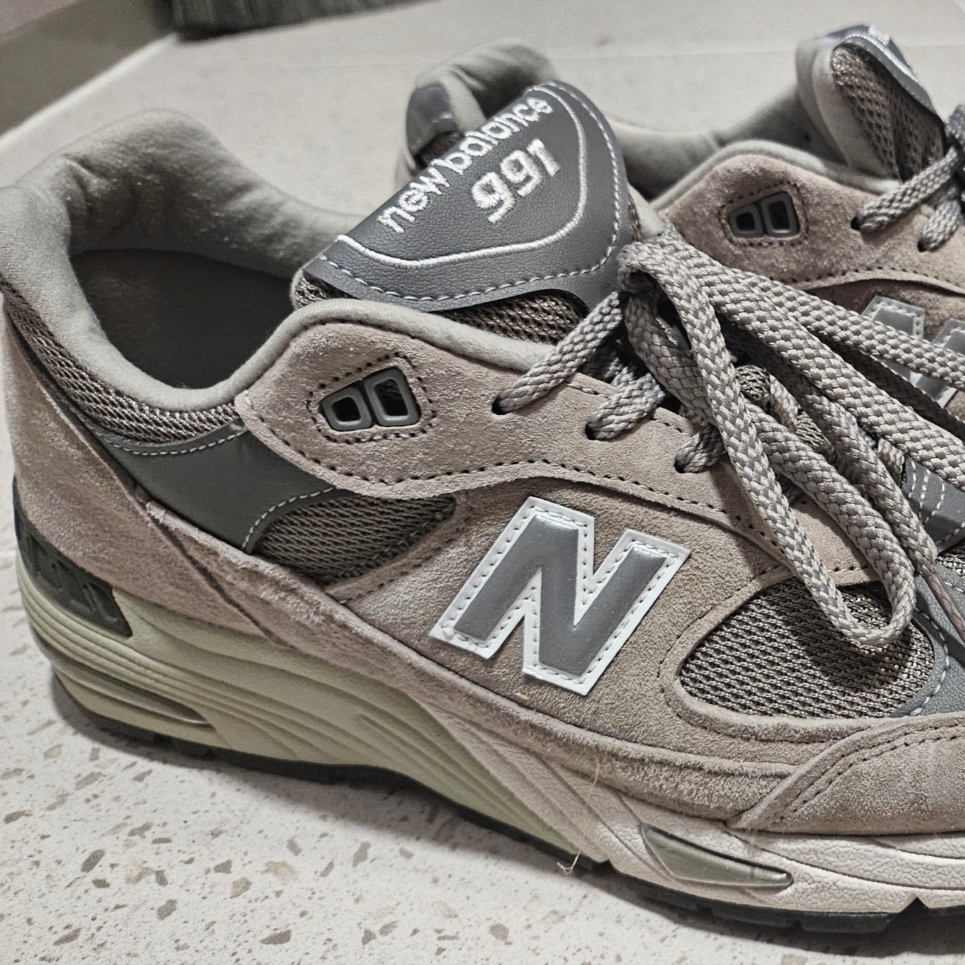 New Balance 991 Made in UK Grey 착용 스타일