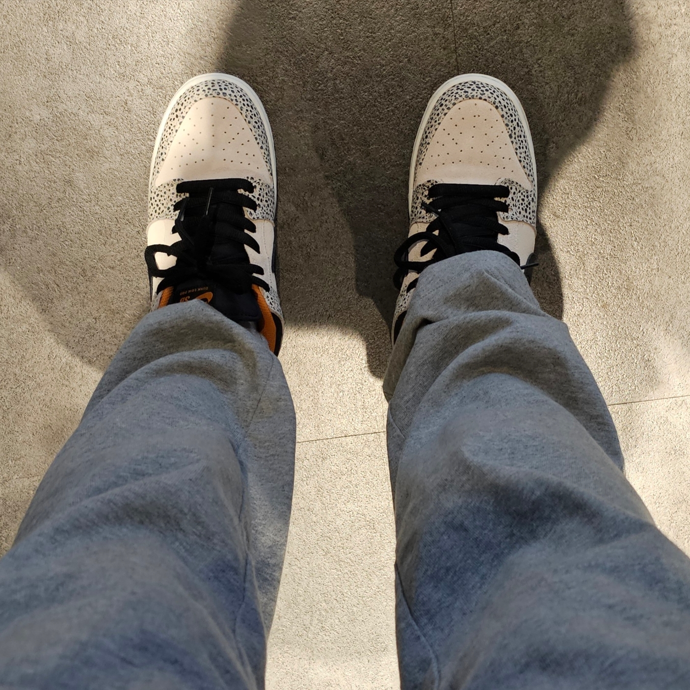 Nike SB Dunk Low Pro Electric Phantom and Black 착용 스타일 - 1
