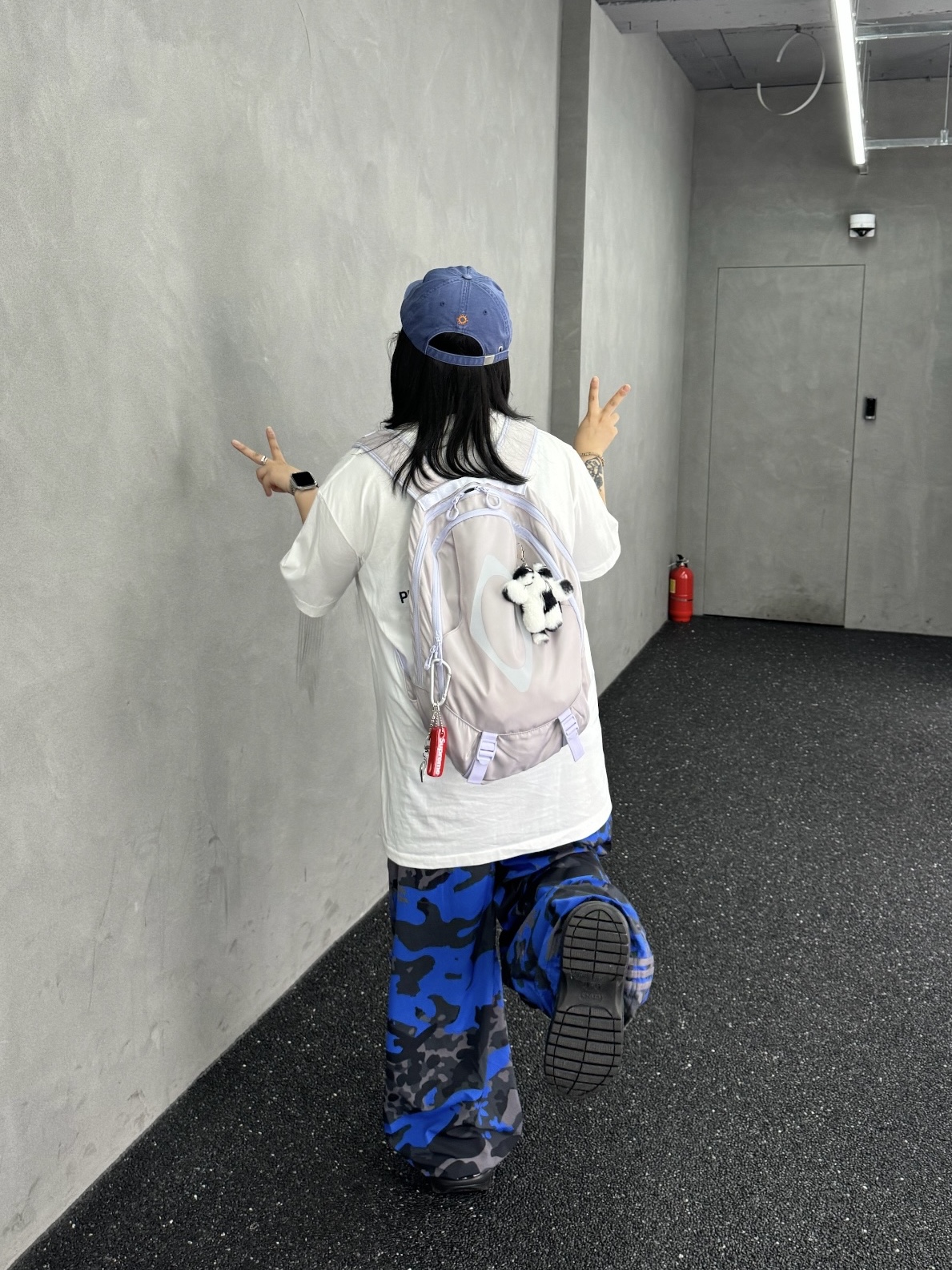 Crocs Classic Mega Crush Clog Black, Adidas Camo Parachute Pants Black Trace Grey - KR Sizing 착용 스타일 - 2