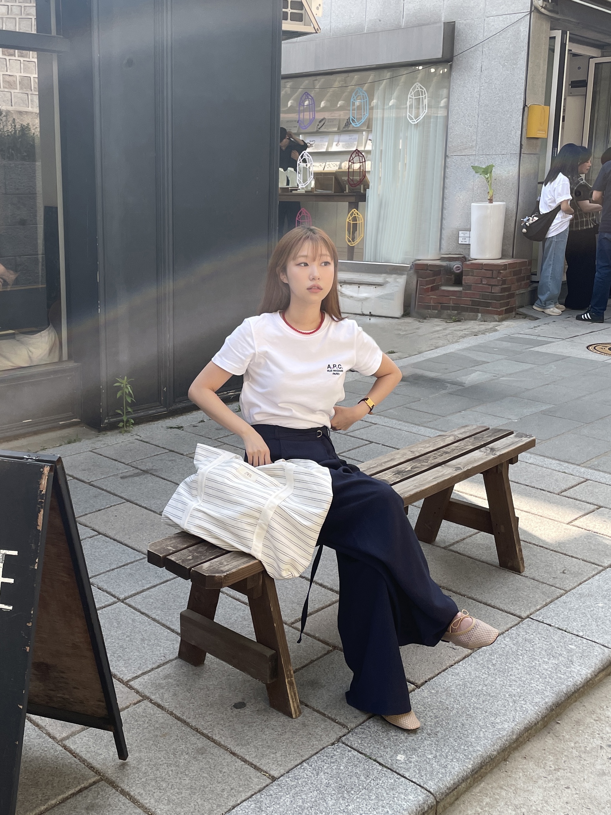 A.P.C. Raymond T-Shirt White 착용 스타일 - 2