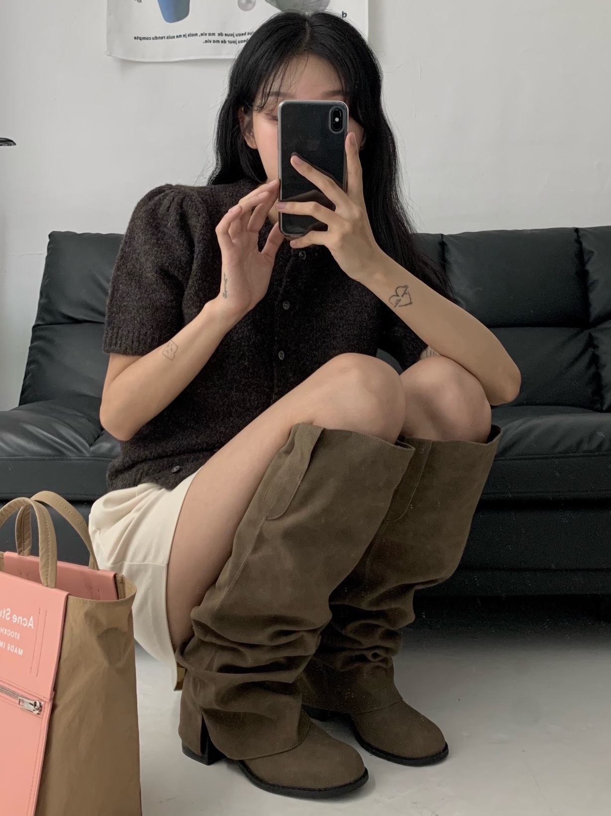 Acne Studios Baker Out Mini Tote Bag Brown Pink 착용 스타일 - 2