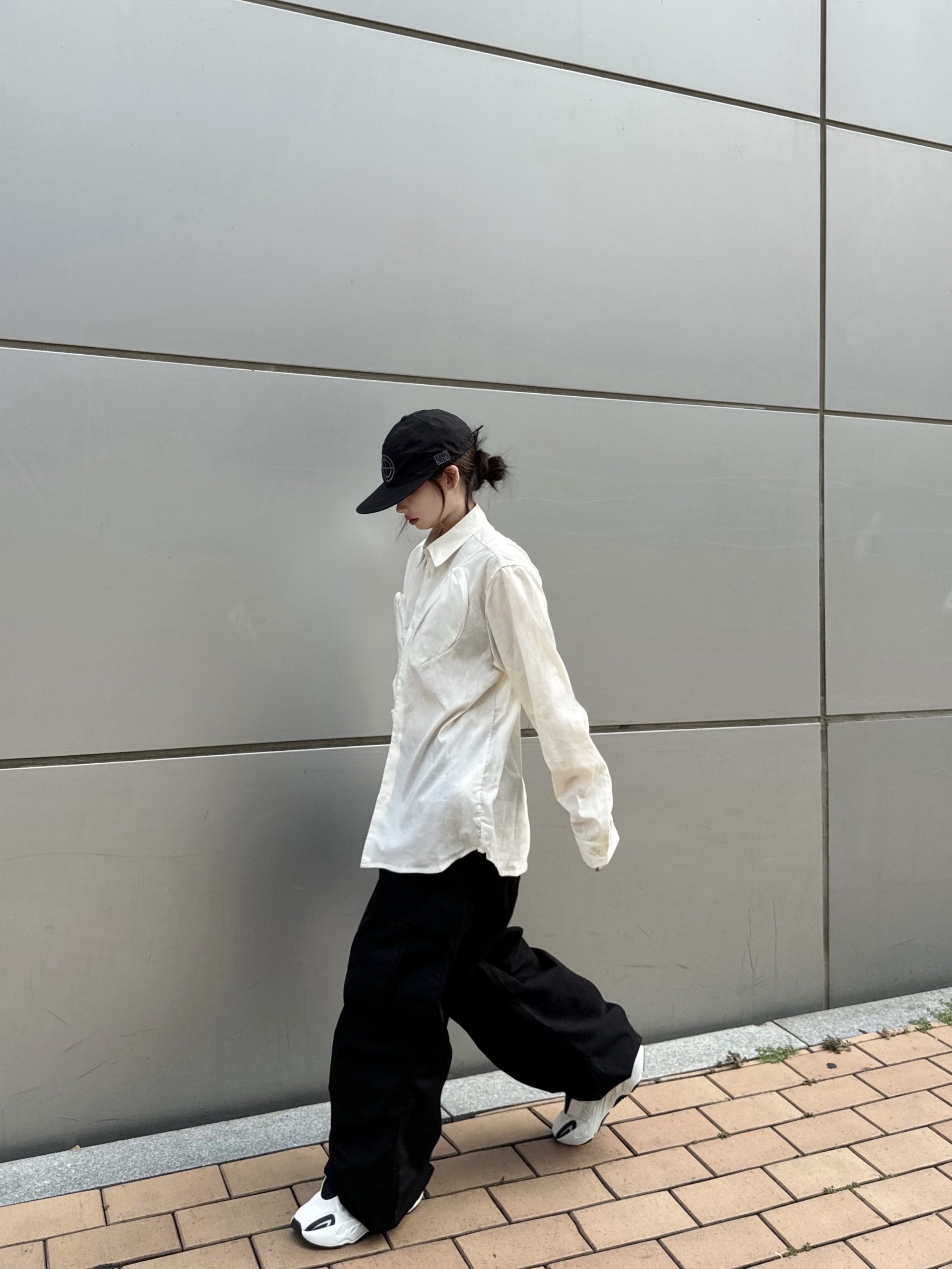 Adidas Yeezy Boost 700 MNVN Analog 착용 스타일 - 4