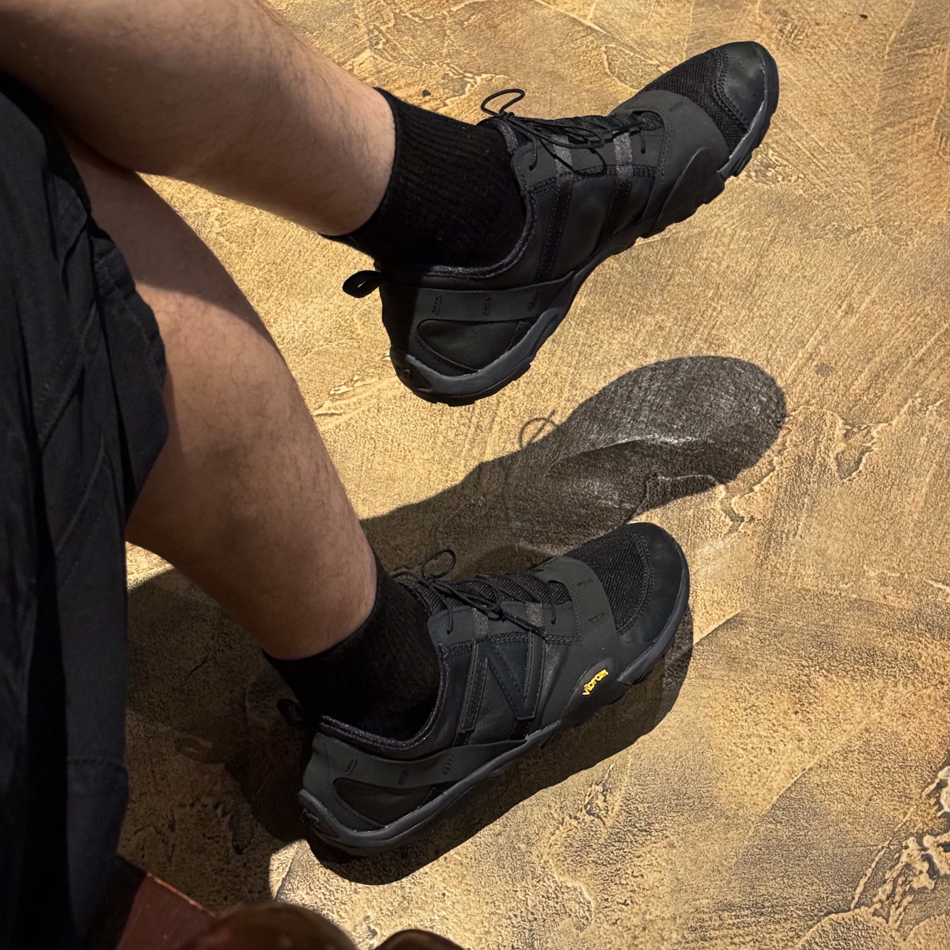 New Balance x Issey Miyake MT10O Black 착용 스타일