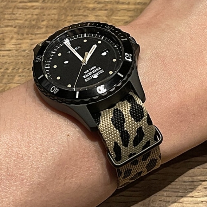 Timex x Wacko Maria x END. Navi 38 Giftset Leopard & Black 착용 스타일 - 5