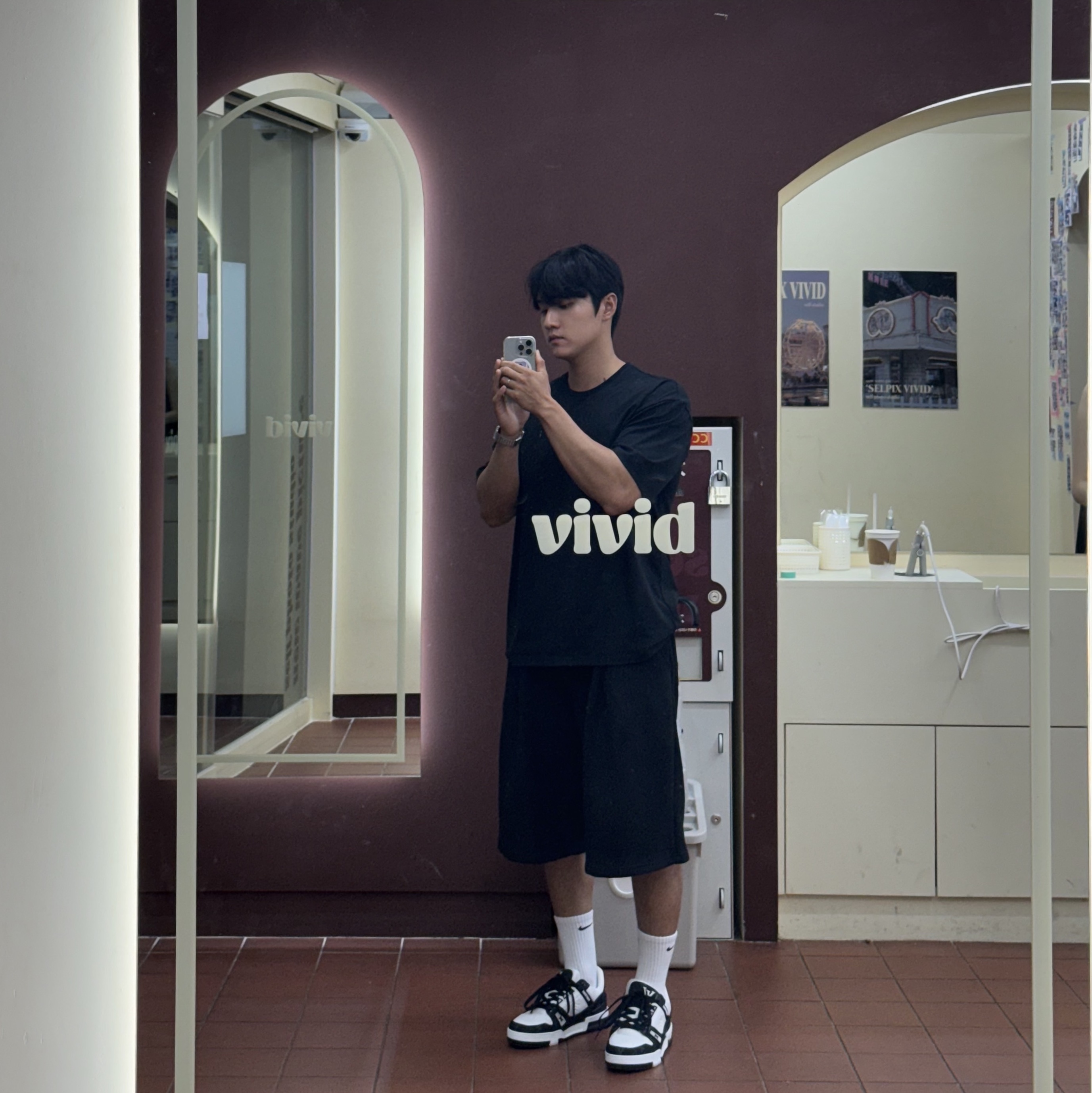 Louis Vuitton LV Trainer Sneakers Monogram Denim White Black, Louis Vuitton LV Trainer Sneakers Monogram Denim Black 착용 스타일