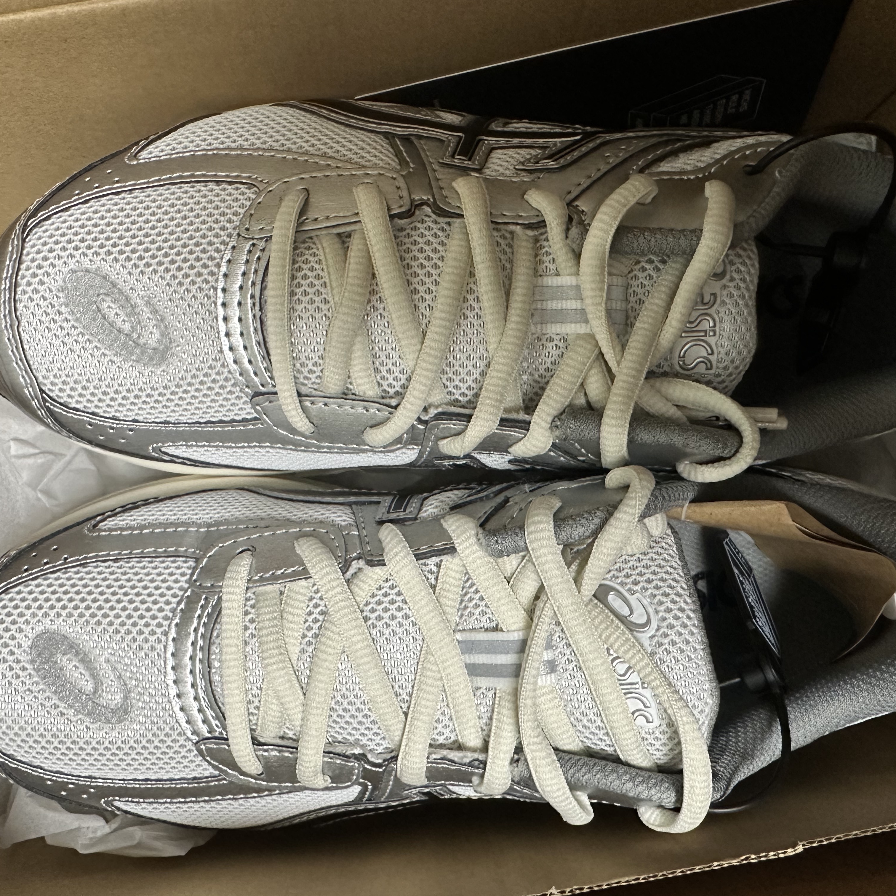 Asics Jog 100 S White Black - 2E Wide 착용 스타일 - 2
