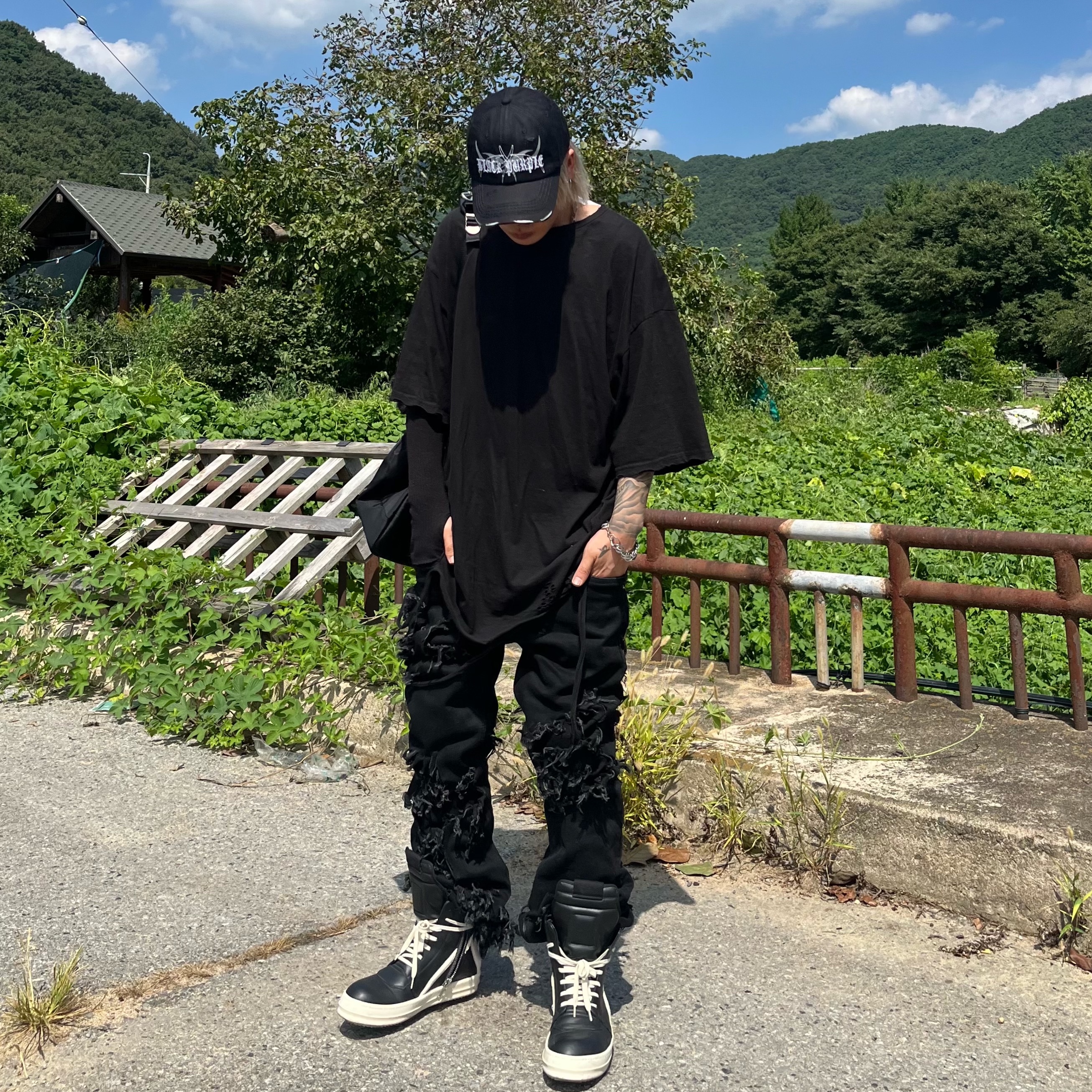 Rick Owens Geobasket Full Grain Calf Leather Strobe Sneakers Black Milk White 착용 스타일 - 1