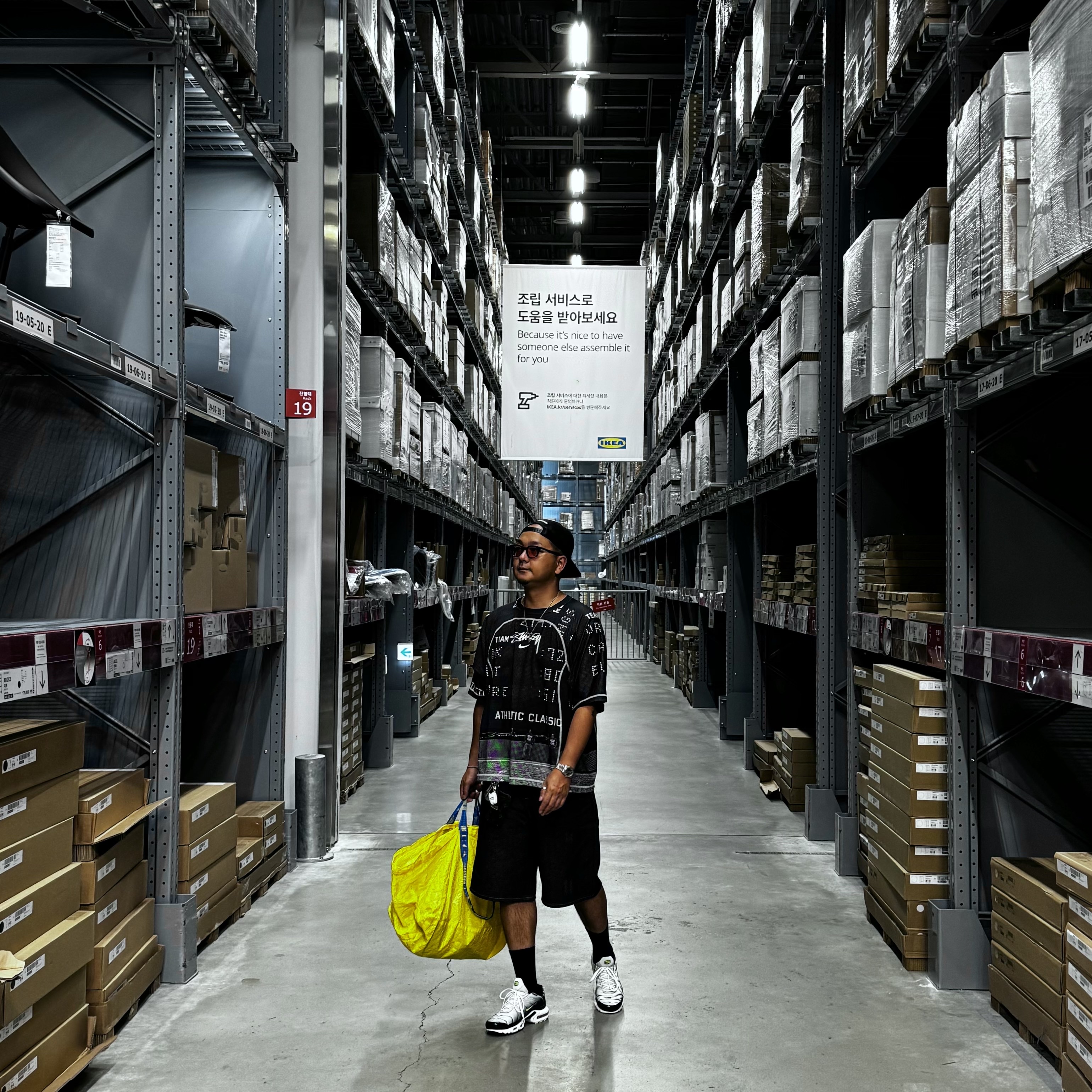 Nike x Stussy UV Crew Black (FZ5759-010), Stussy Denim Big OL' Shorts Rinsed Indigo 착용 스타일 - 2