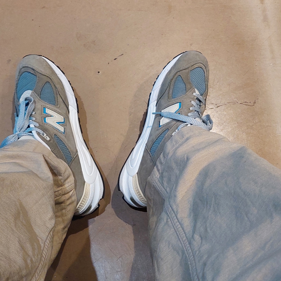 New Balance 990v2 Made in USA Grey Blue 착용 스타일 - 2