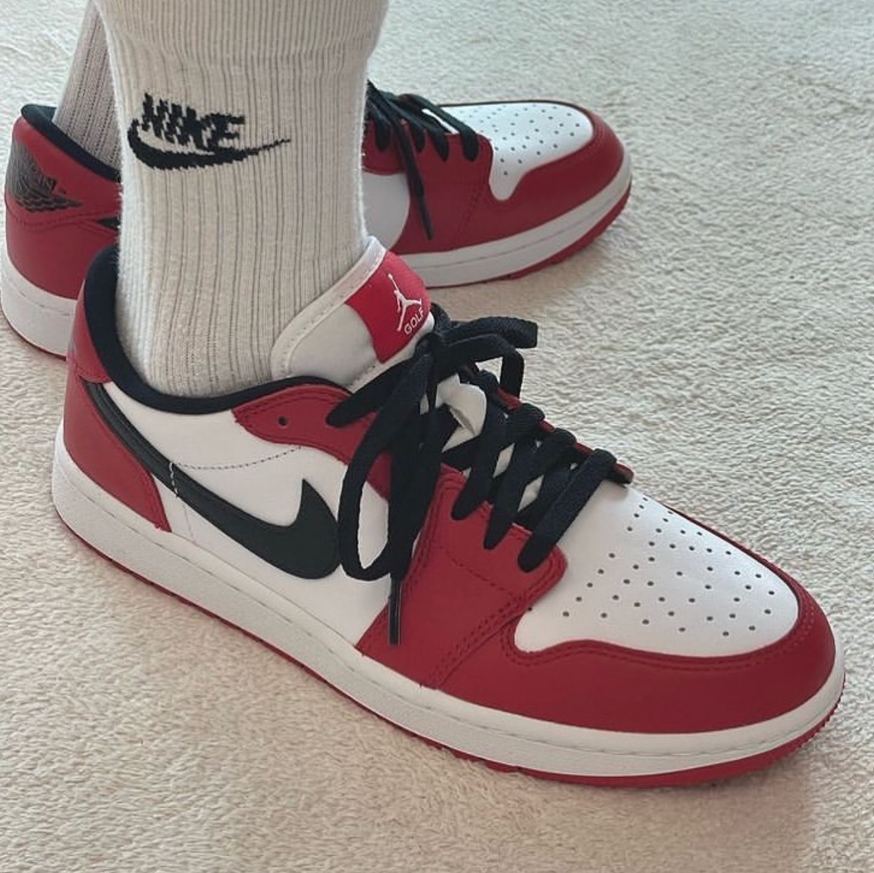 Jordan 1 Low Golf Chicago 착용 스타일 - 2