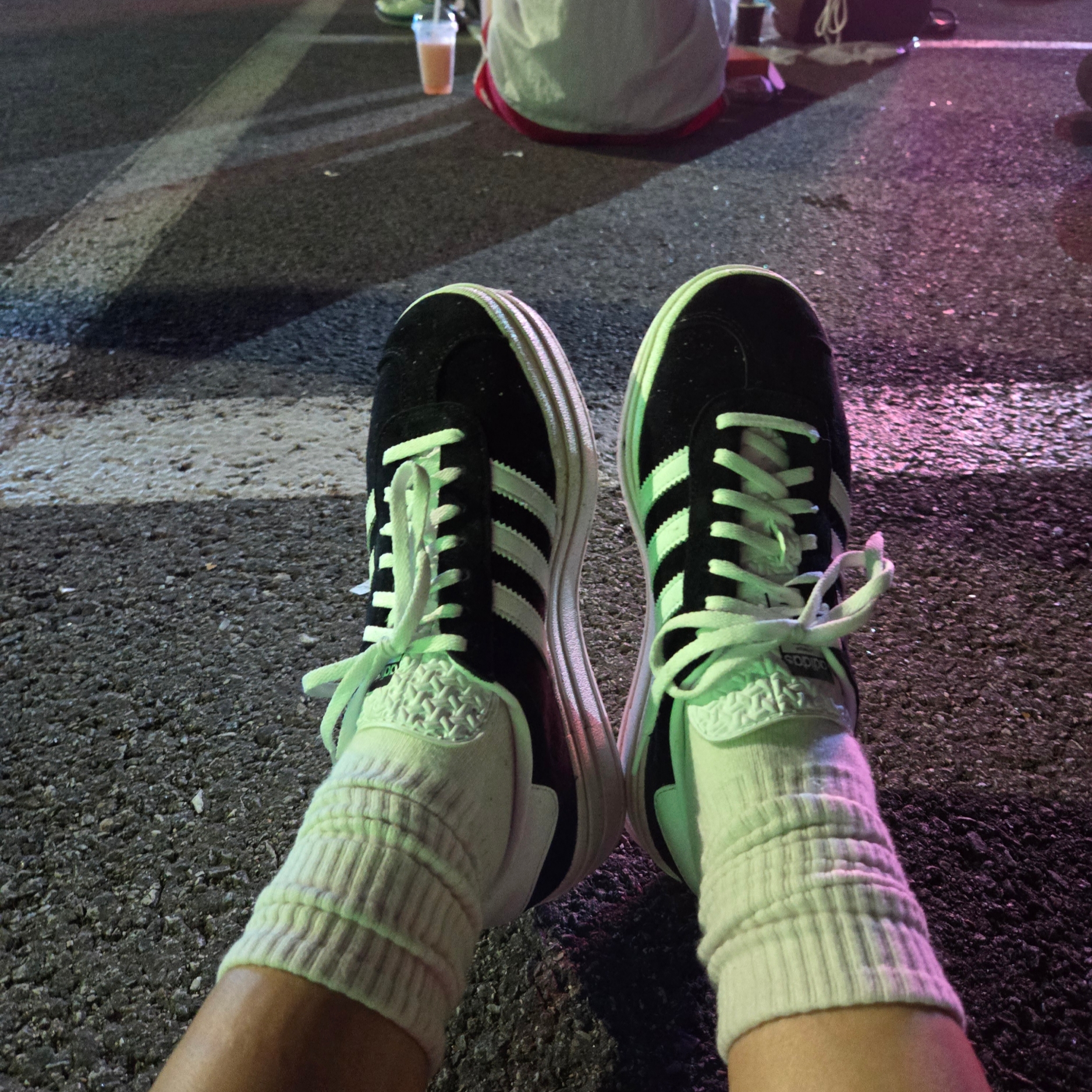 (W) Adidas Gazelle Bold Core Black Cloud White 착용 스타일