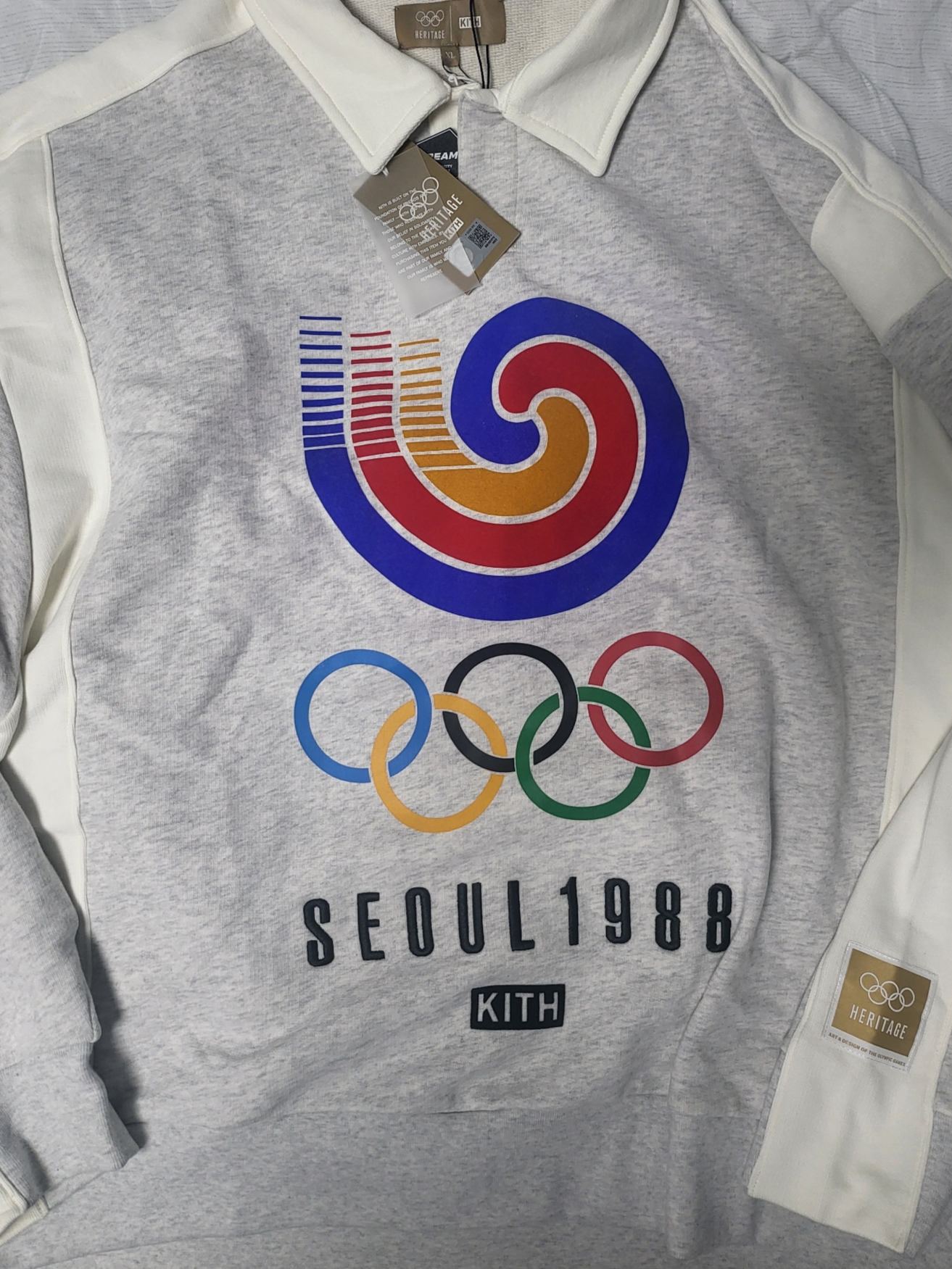 Kith x New Era Olympics Heritage Seoul 9Fifty Snapback Nocturnal, Kith Olympics Heritage Nelson Collared Pullover Light Heather Grey 착용 스타일 - 3