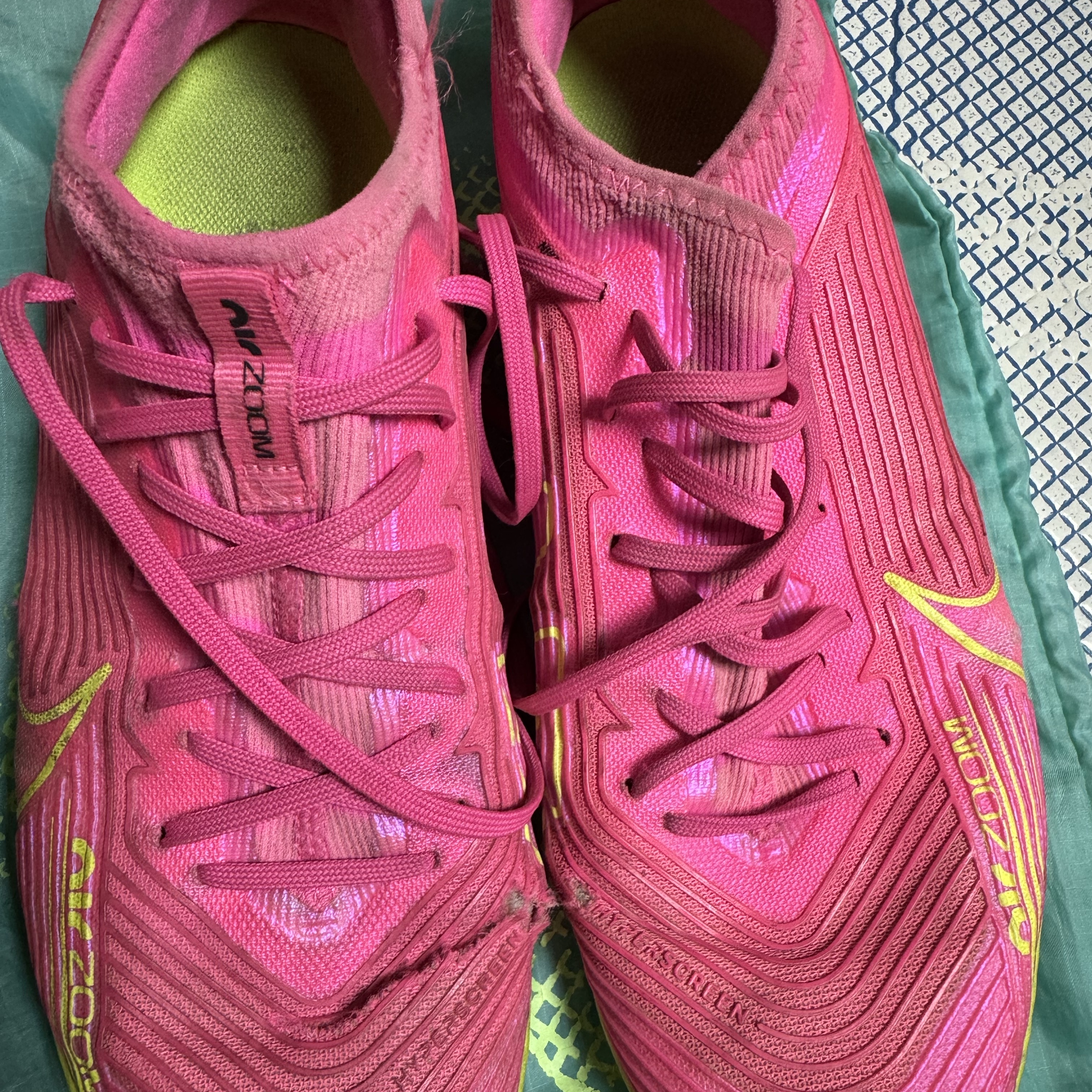 Nike Zoom Mercurial Vapor 15 Pro TF Pink Blast Volt 착용 스타일 - 1