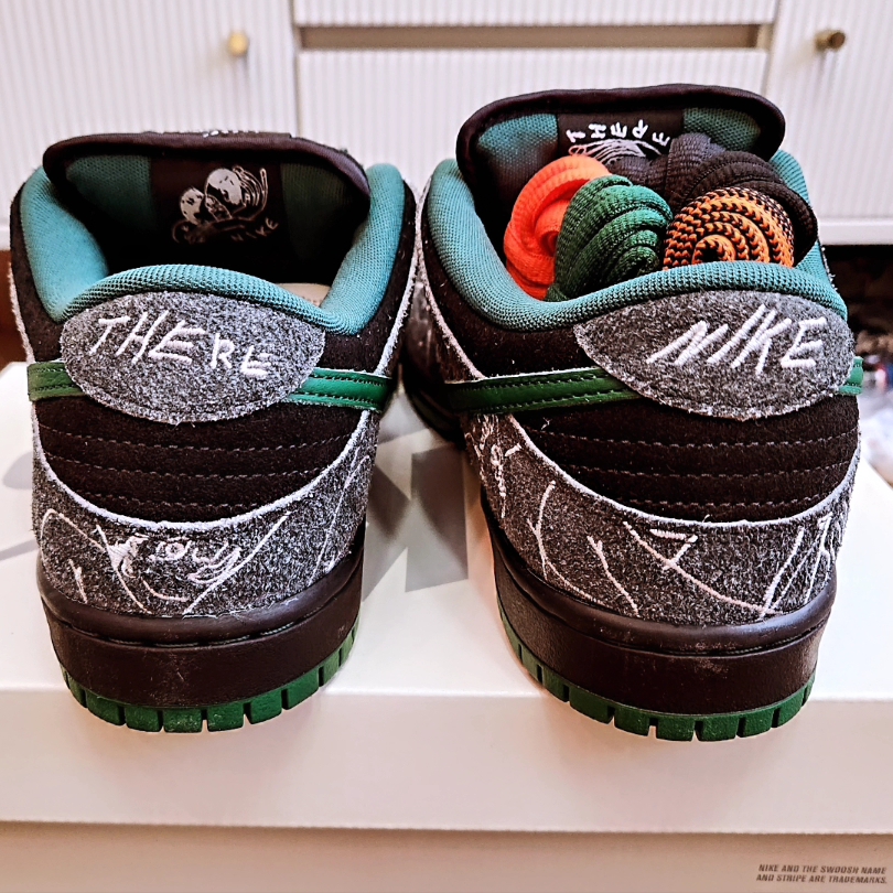 Nike x There SB Dunk Low Pro Anthracite and Gorge Green 착용 스타일 - 5